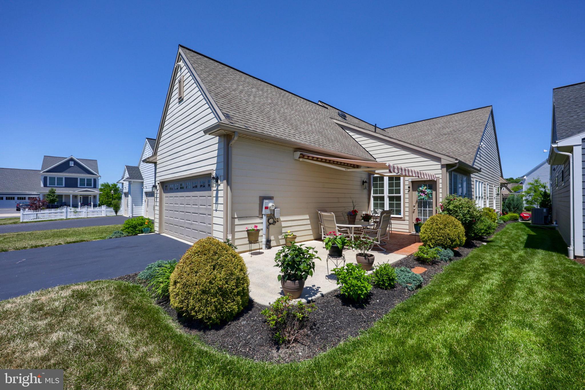 HOME TOWNE SQUARE - Residential
