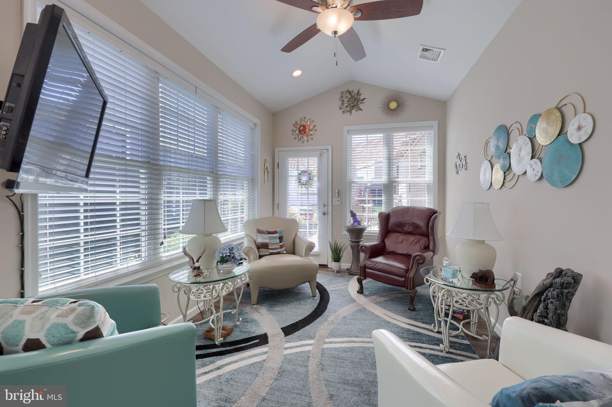 HOME TOWNE SQUARE - Residential