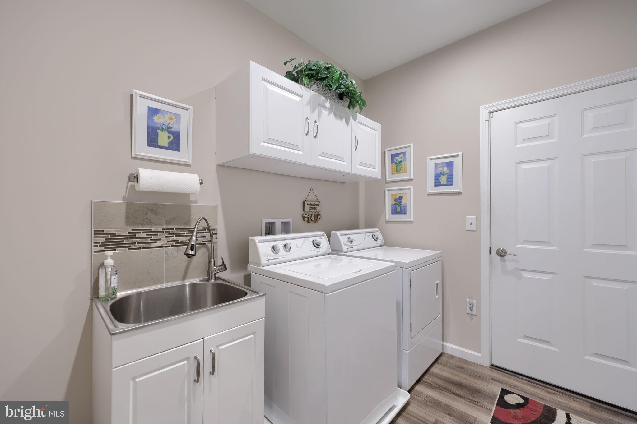 HOME TOWNE SQUARE - Residential