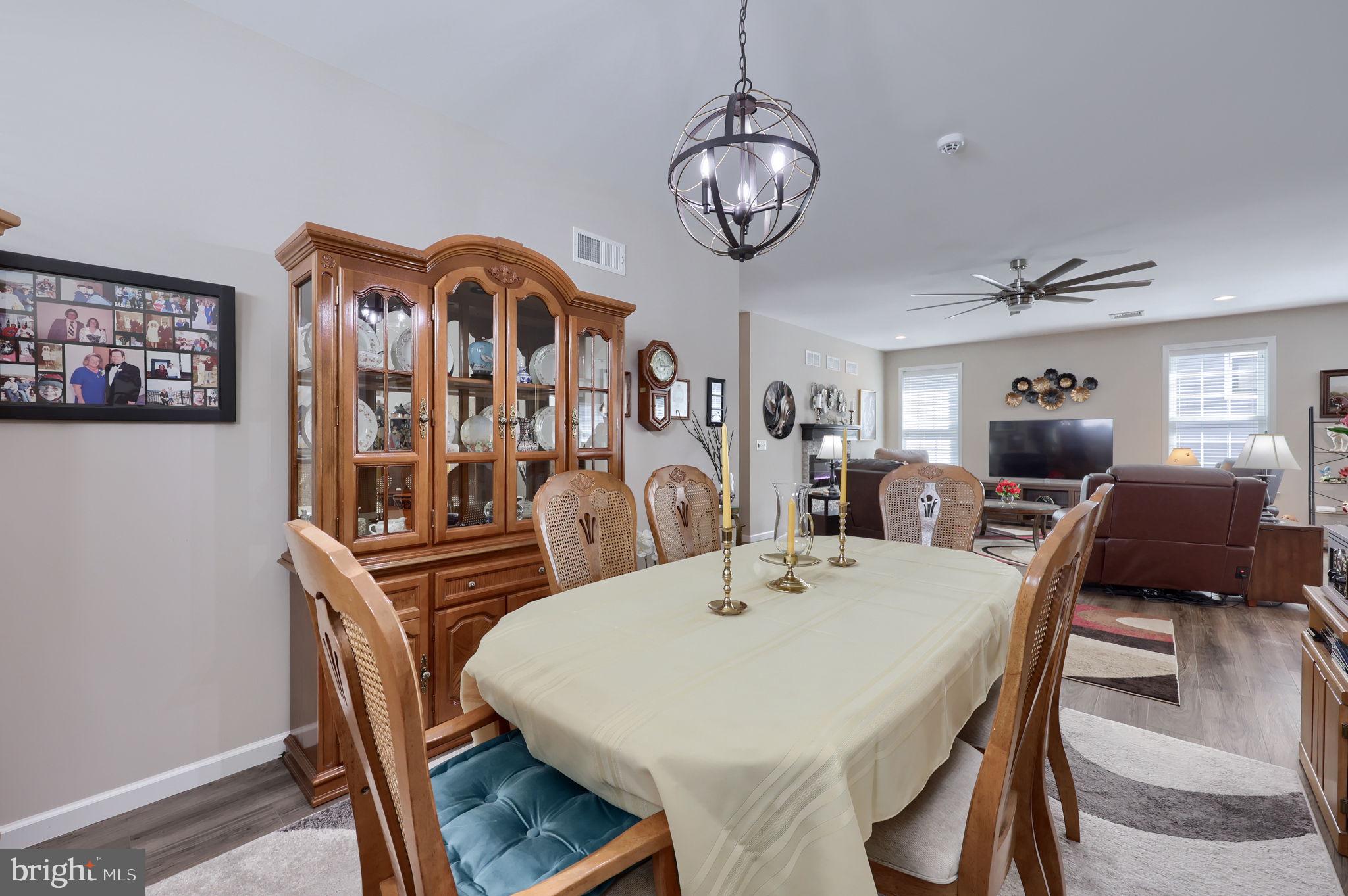 HOME TOWNE SQUARE - Residential