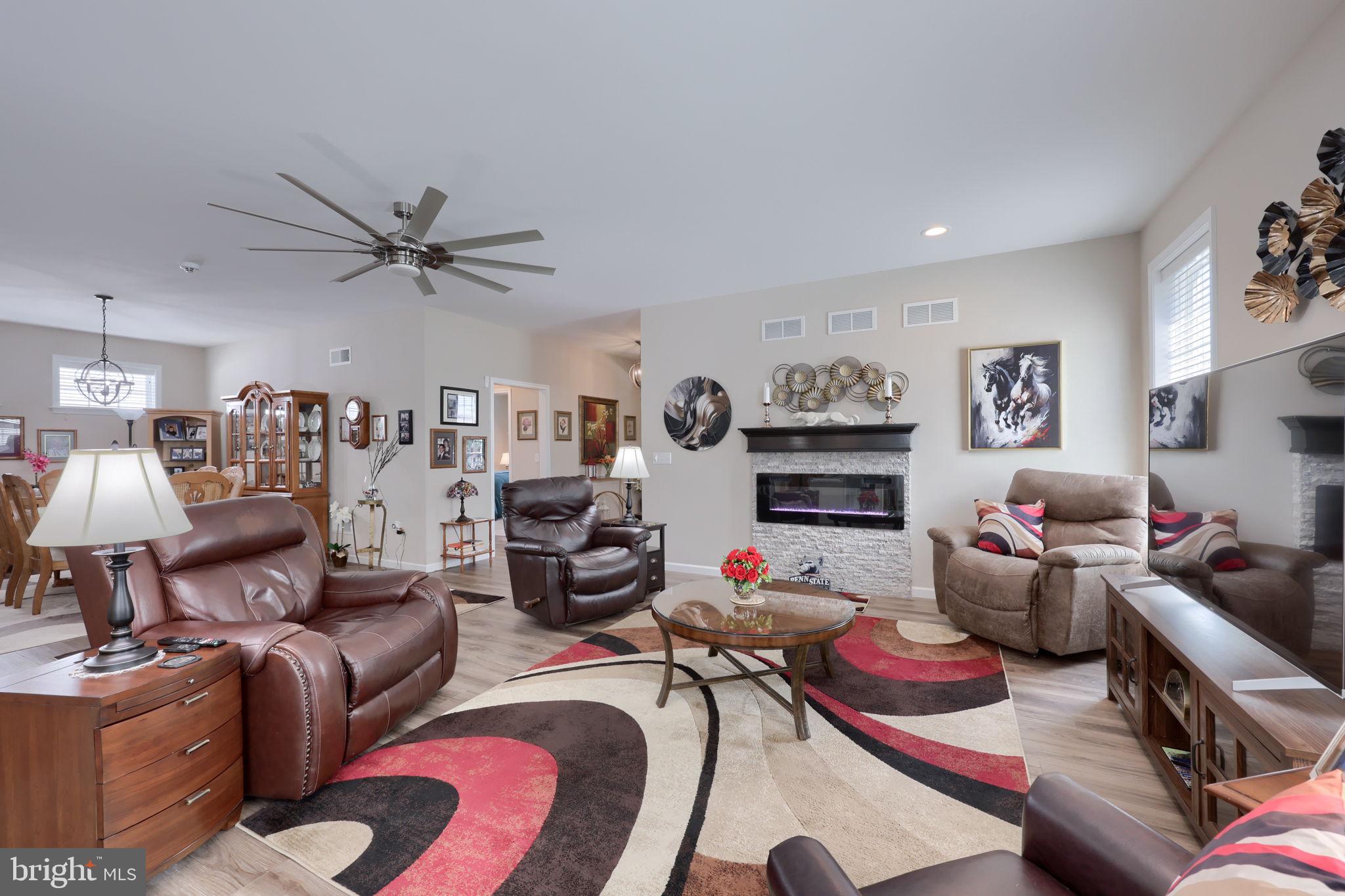 HOME TOWNE SQUARE - Residential
