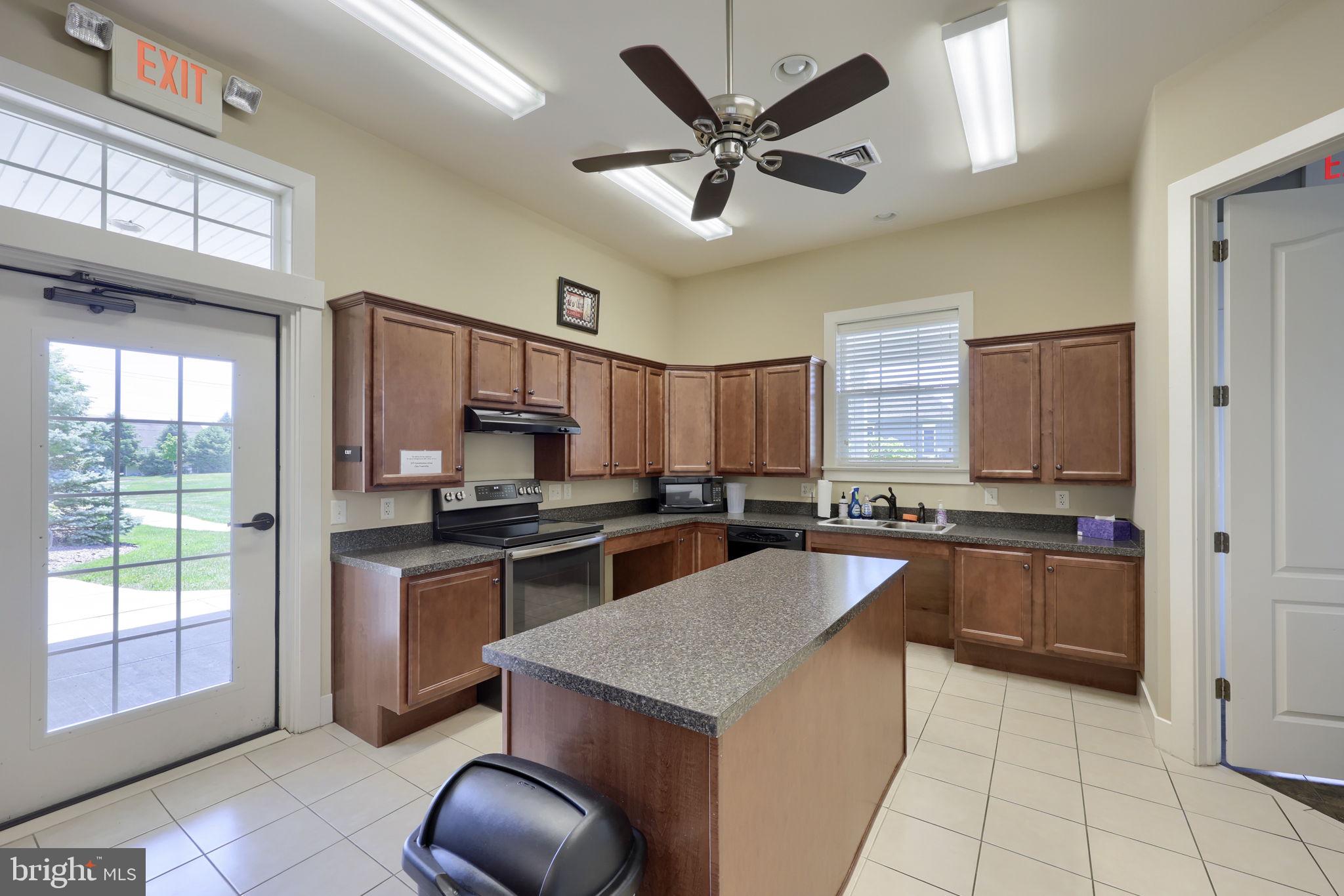 HOME TOWNE SQUARE - Residential