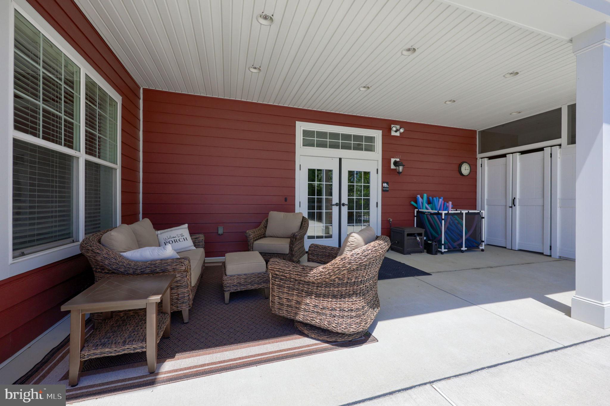 HOME TOWNE SQUARE - Residential