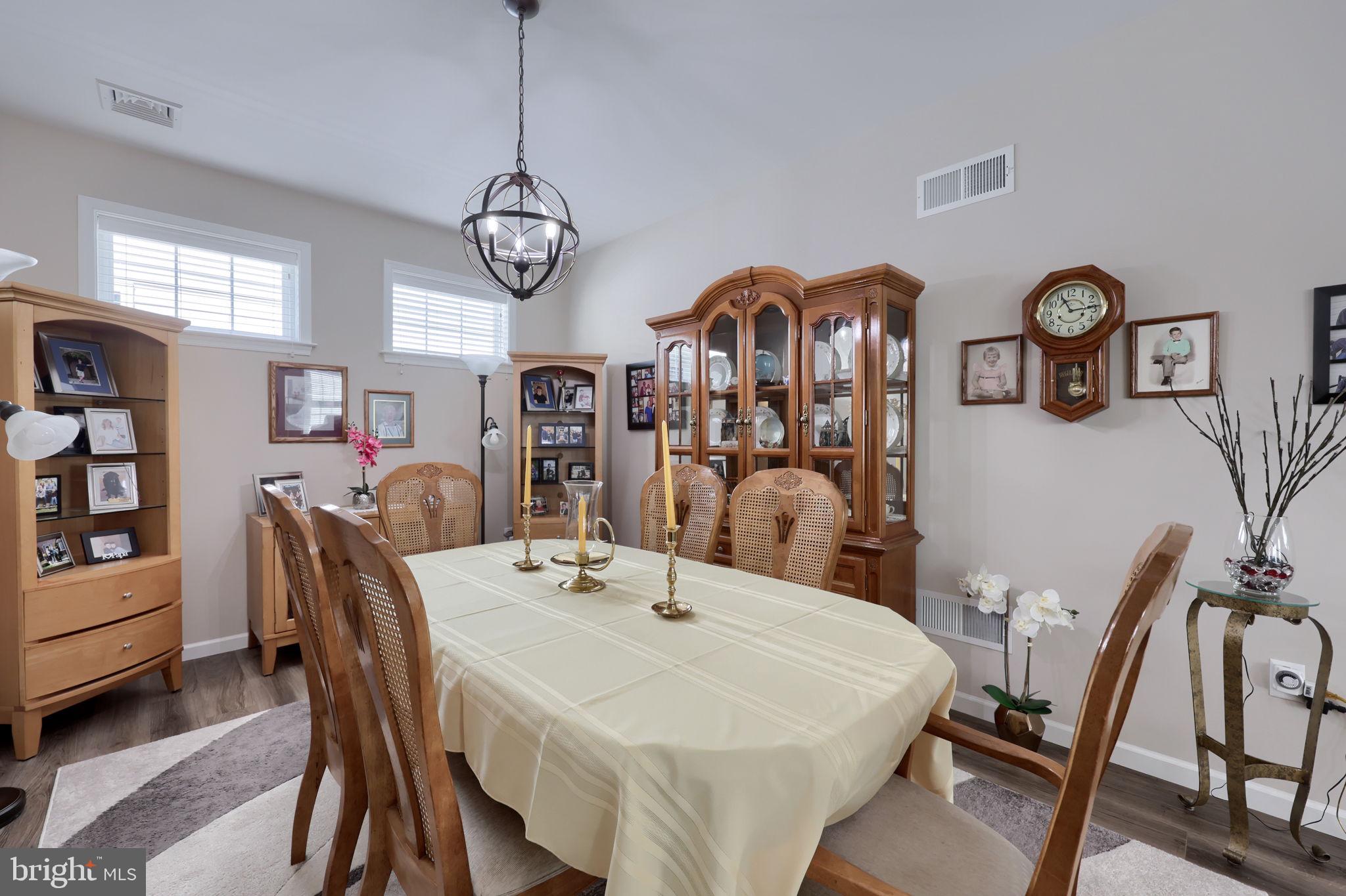 HOME TOWNE SQUARE - Residential