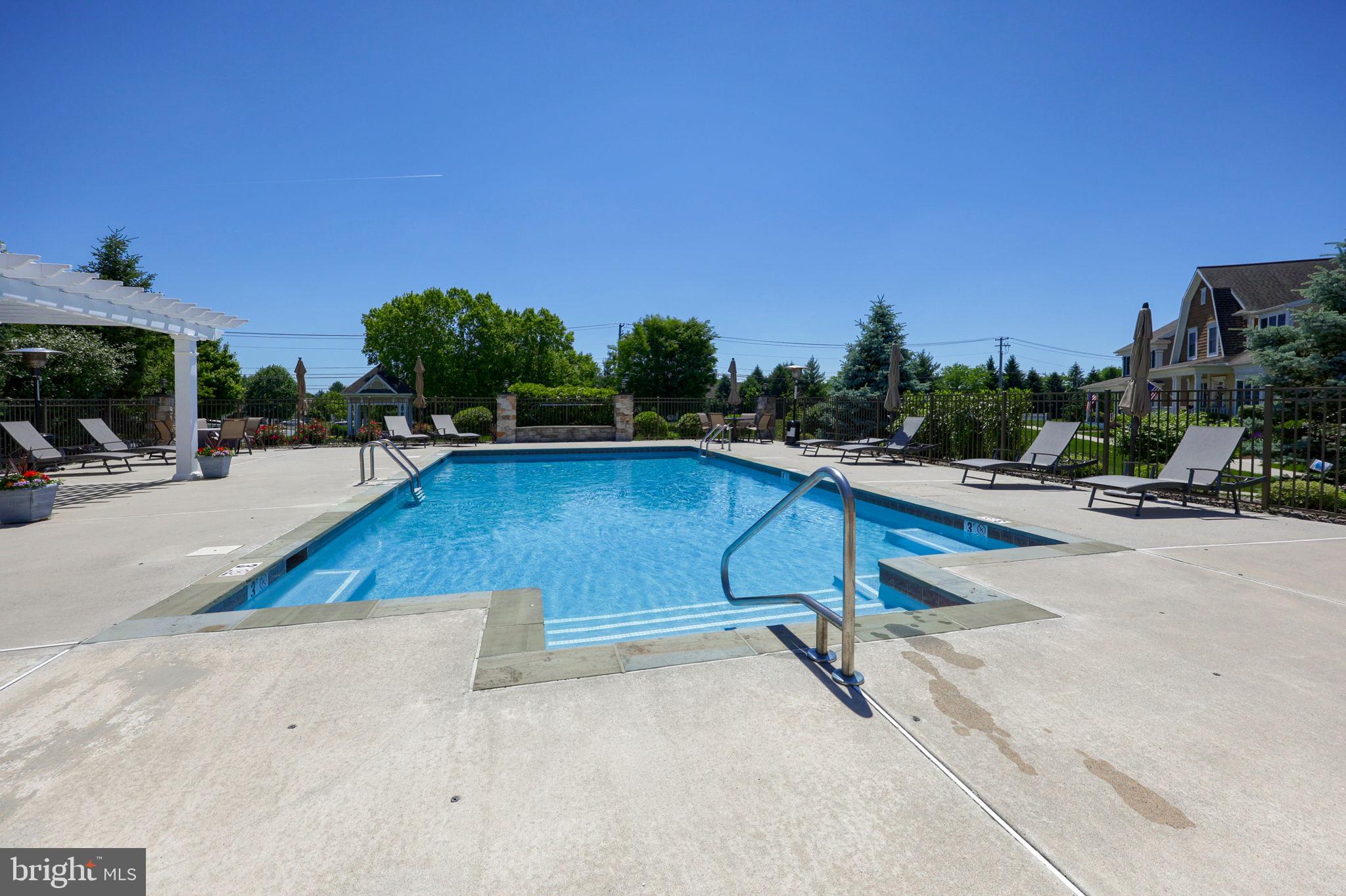 HOME TOWNE SQUARE - Residential