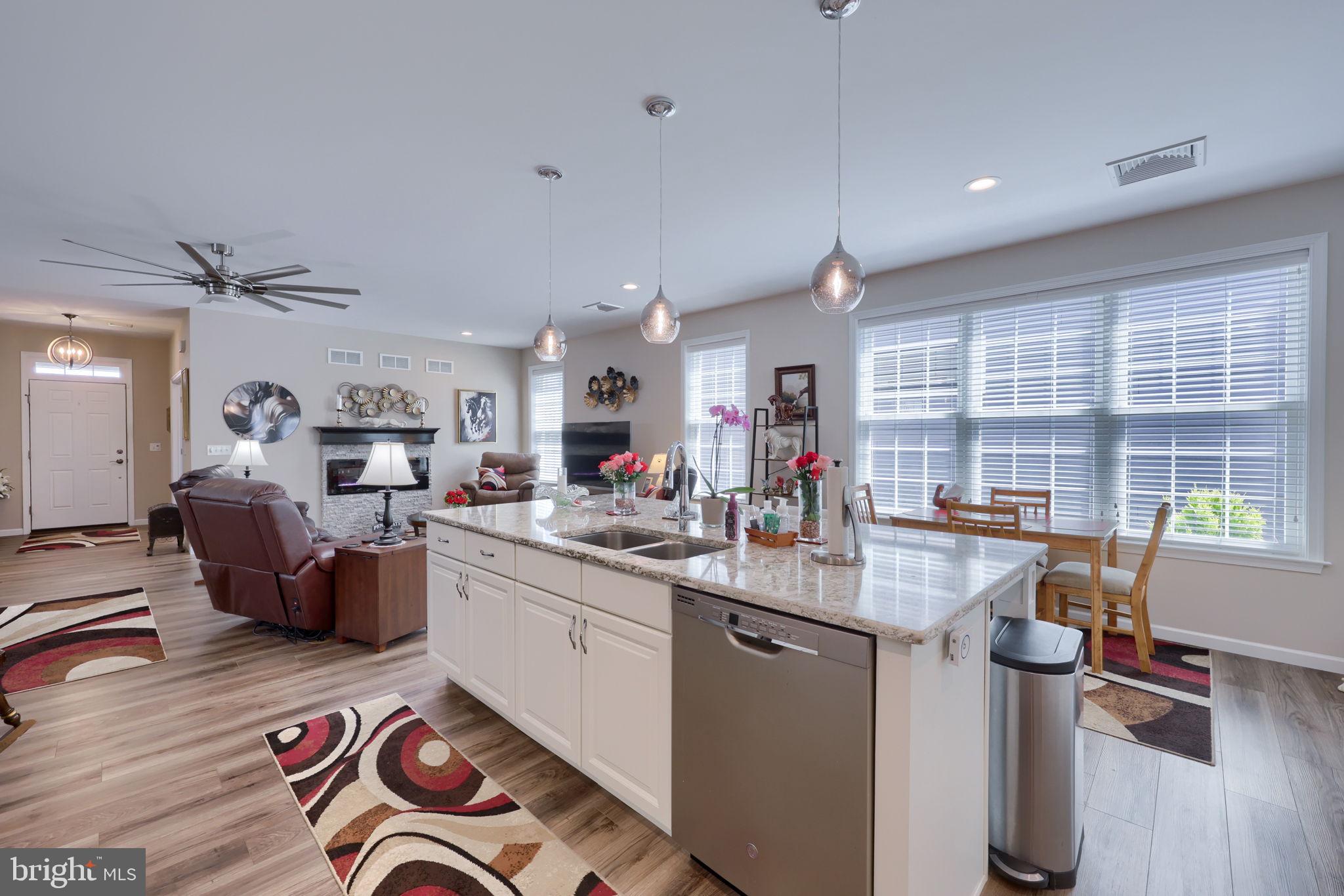 HOME TOWNE SQUARE - Residential