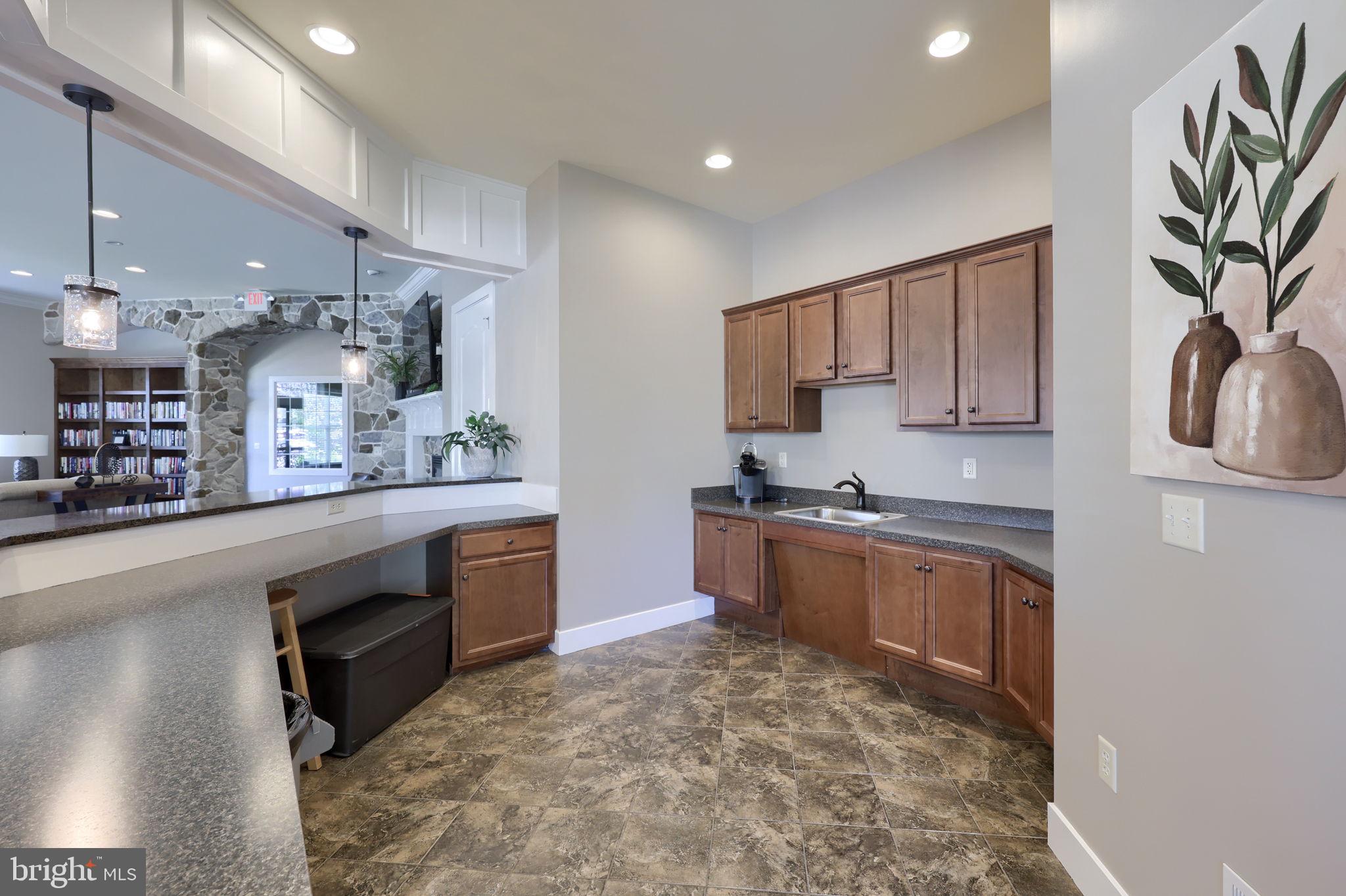 HOME TOWNE SQUARE - Residential