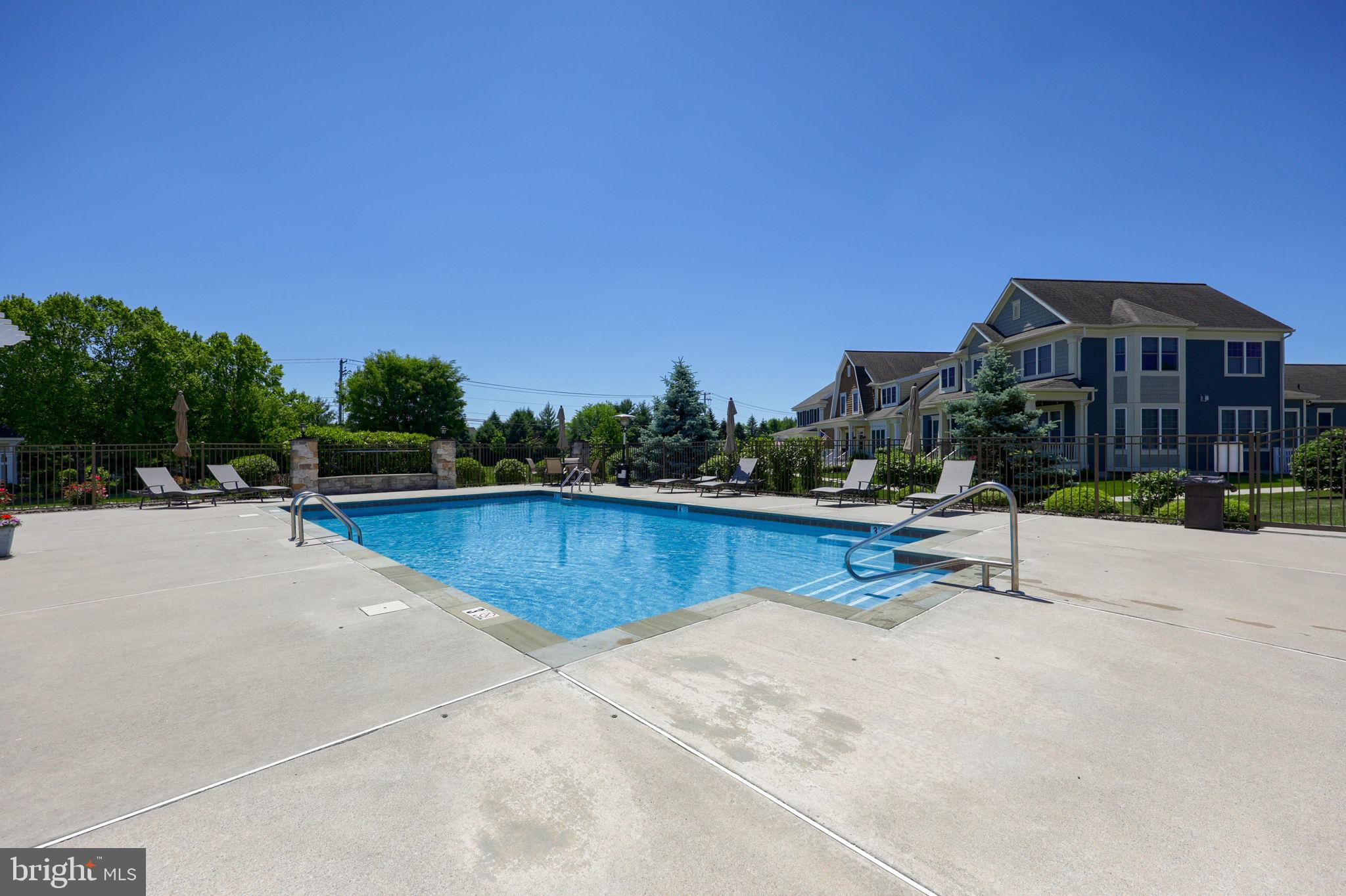 HOME TOWNE SQUARE - Residential