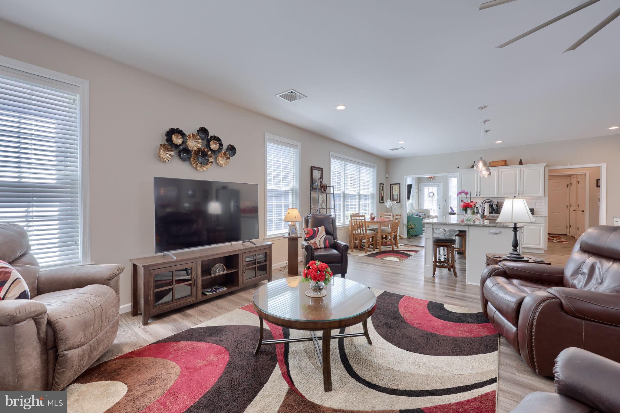 HOME TOWNE SQUARE - Residential