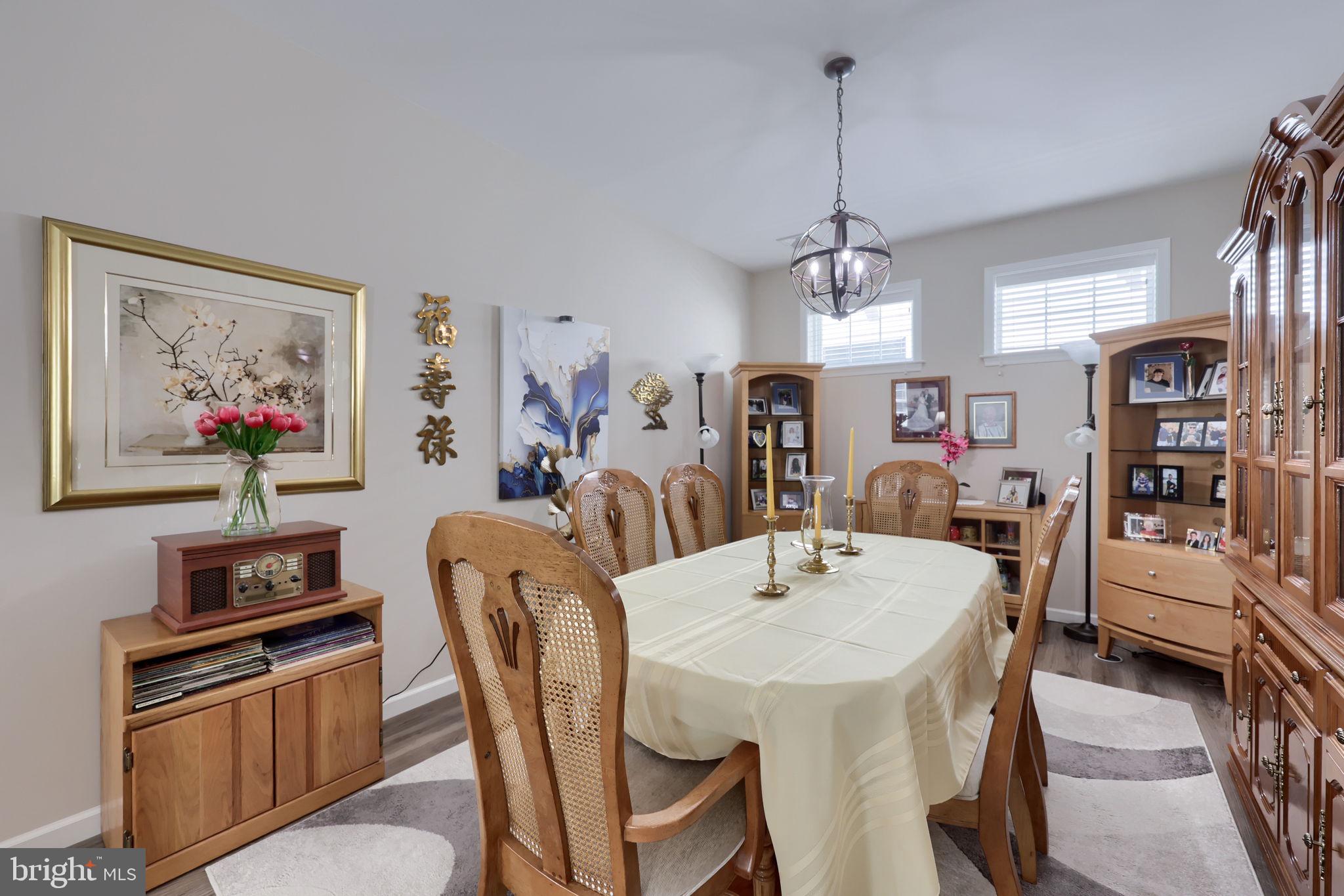 HOME TOWNE SQUARE - Residential