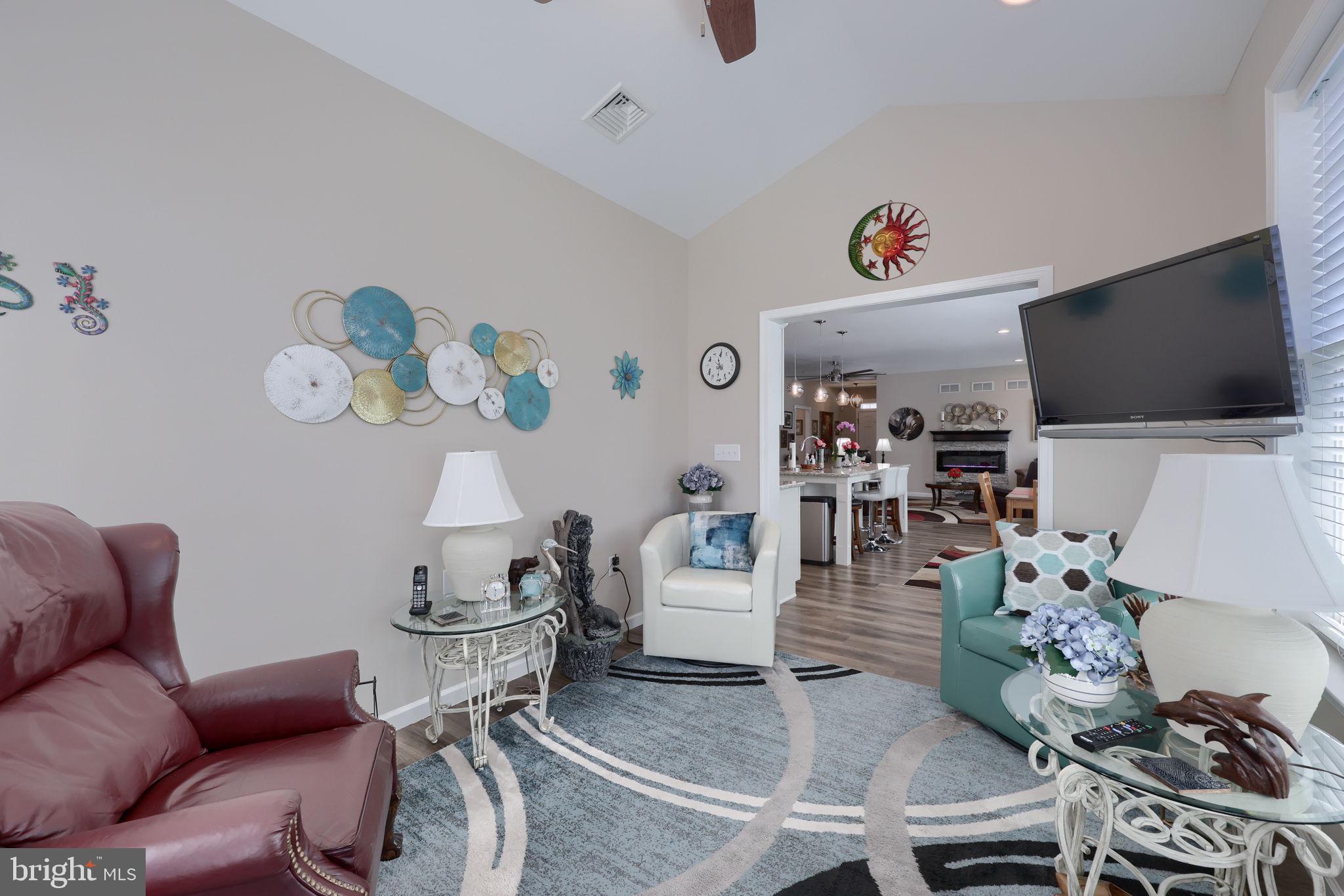 HOME TOWNE SQUARE - Residential