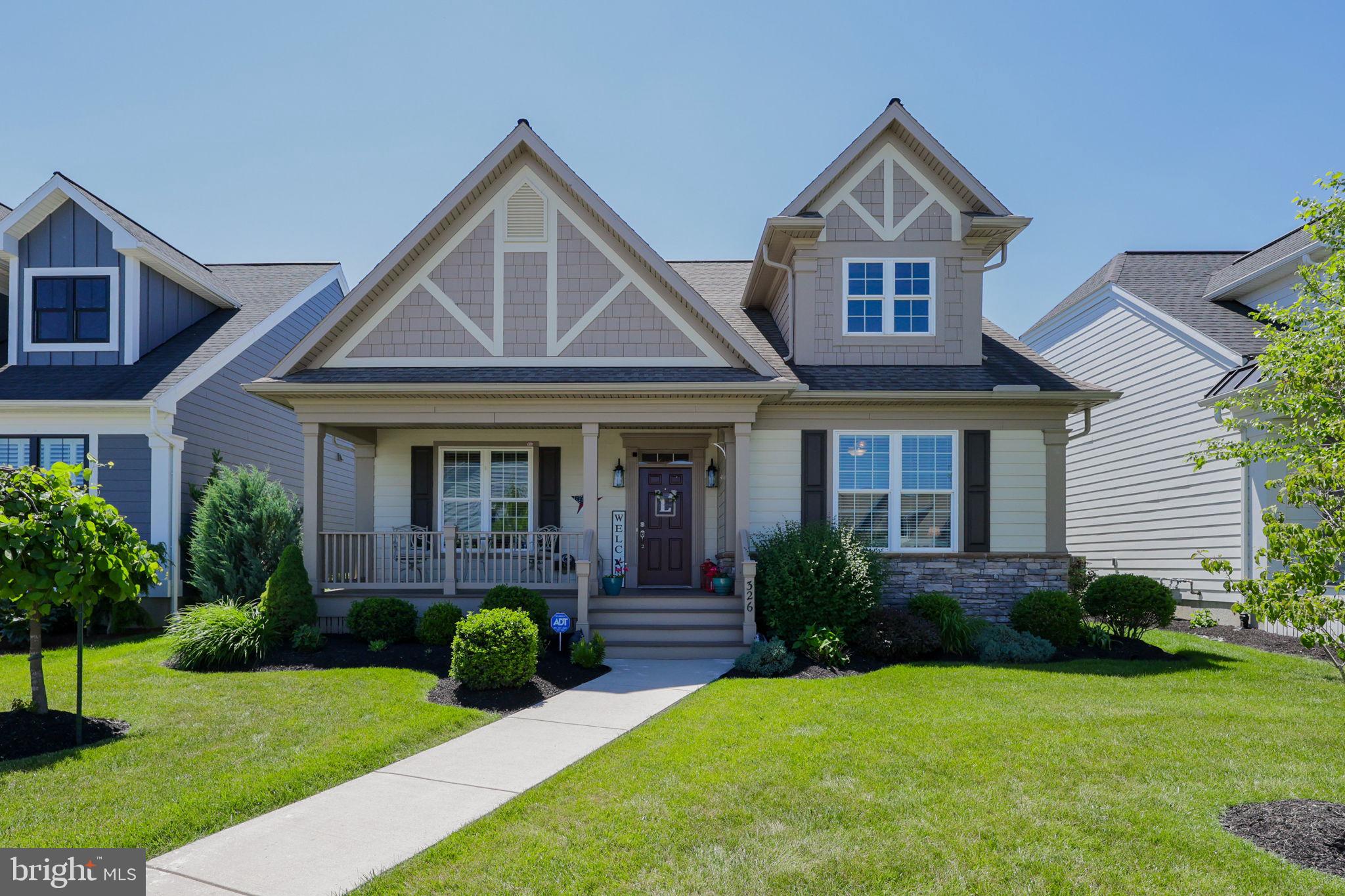 HOME TOWNE SQUARE - Residential