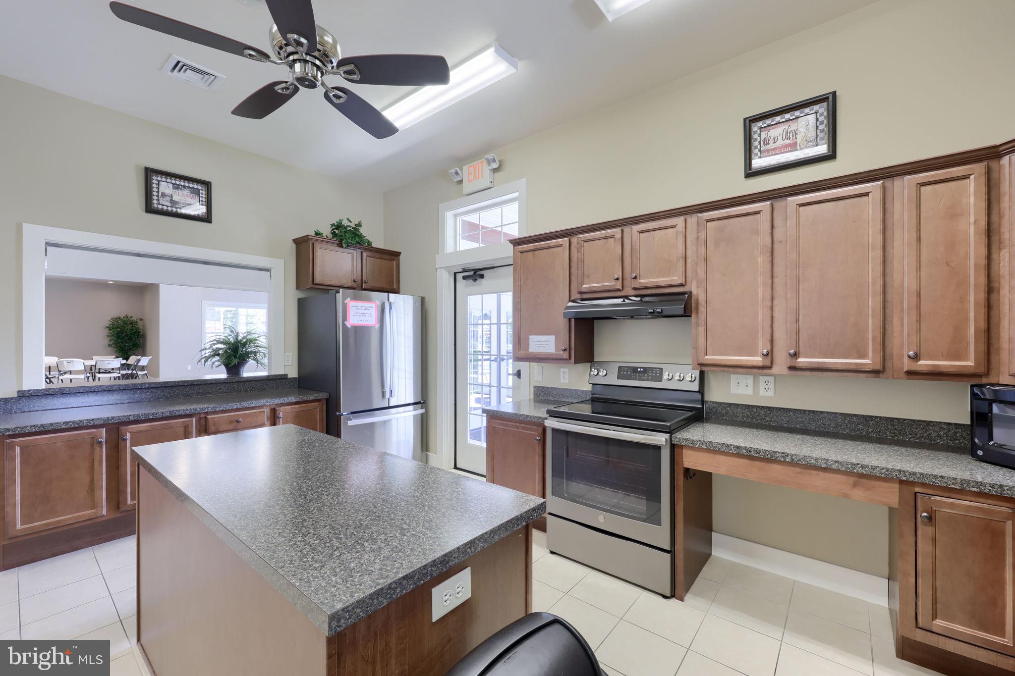 HOME TOWNE SQUARE - Residential
