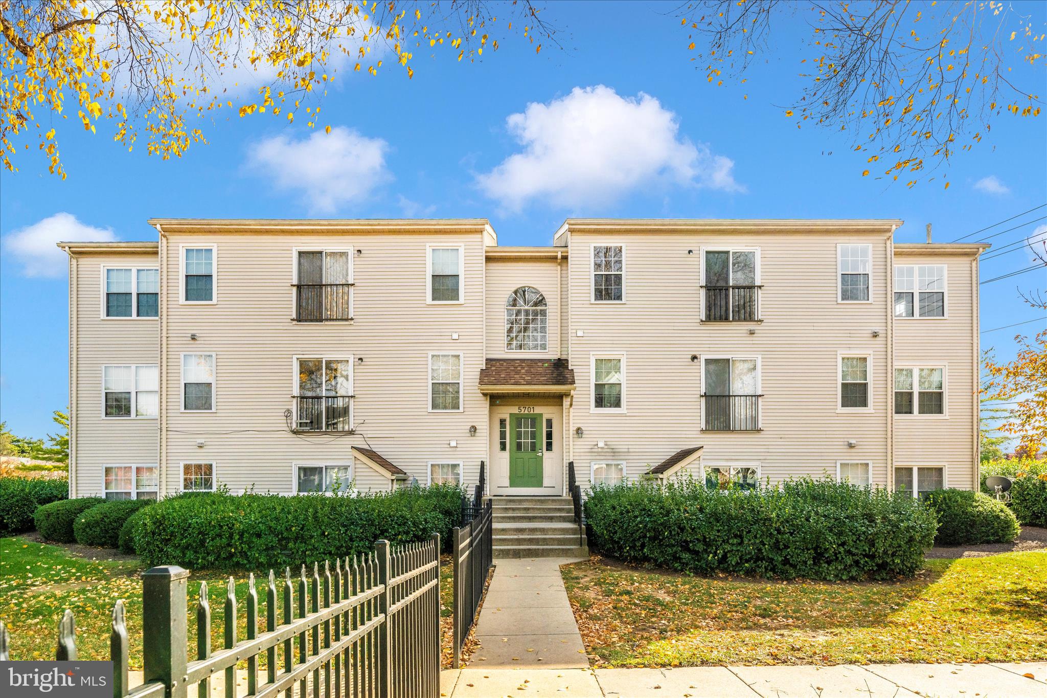 Beautifully Updated 2-Bedroom Condo in Prime Frederick Location (21703)
Motivated Seller and ready for move in.  Welcome to this move-in-ready two-bedroom, 1.5-bath condo perfectly situated on the third level in a highly desirable Frederick community. This bright and spacious home features vaulted ceilings, new windows, a renovated kitchen with brand-new stainless steel refrigerator, stove, and microwave, plus additional appliances that are approximately five years young.
Enjoy fresh interior paint, easy-care vinyl flooring throughout, new light fixtures, and updated bathrooms that add a modern touch.
Conveniently located near shopping centers, restaurants, commuter routes, and major highways (I-270, I-70, Route 15)—making travel to downtown Frederick, Montgomery County, and beyond a breeze.
This well-maintained condo offers the perfect blend of comfort, style, and location.
Schedule your private showing today and make this beautiful Frederick condo your new home!