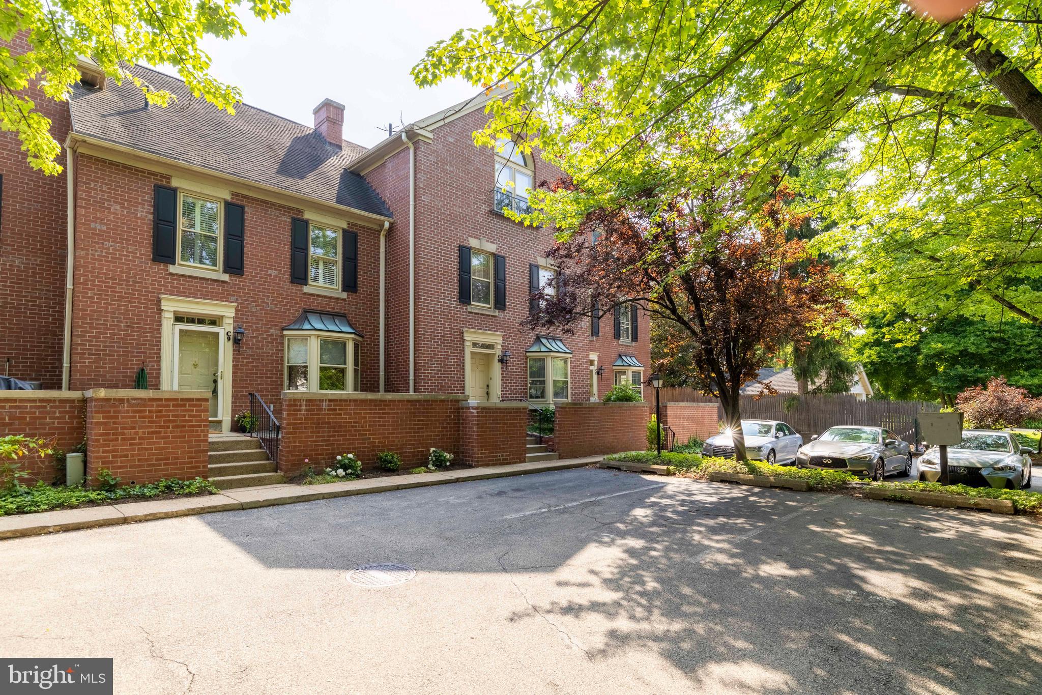 CHESTNUT HILL - Residential