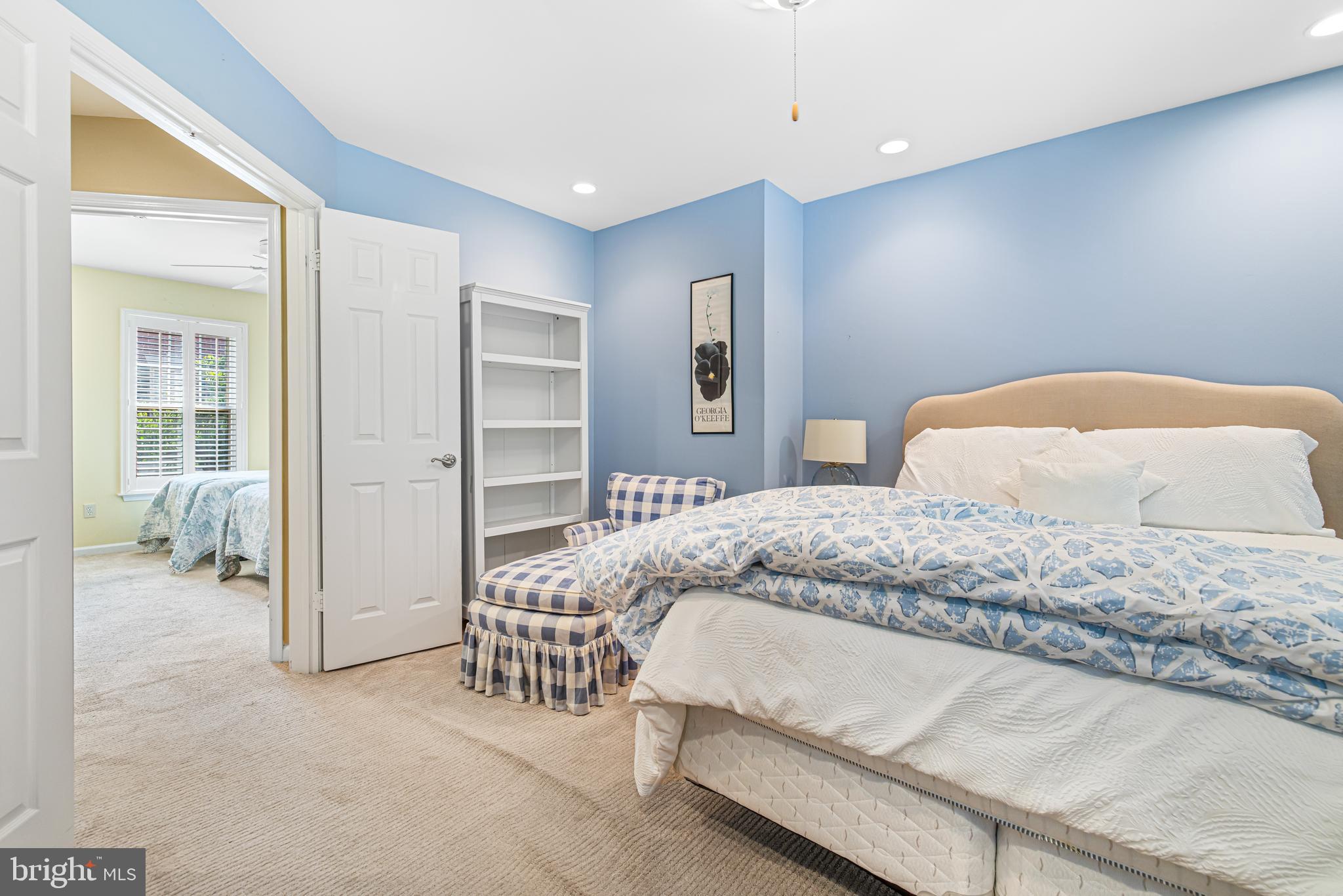 CHESTNUT HILL - Residential