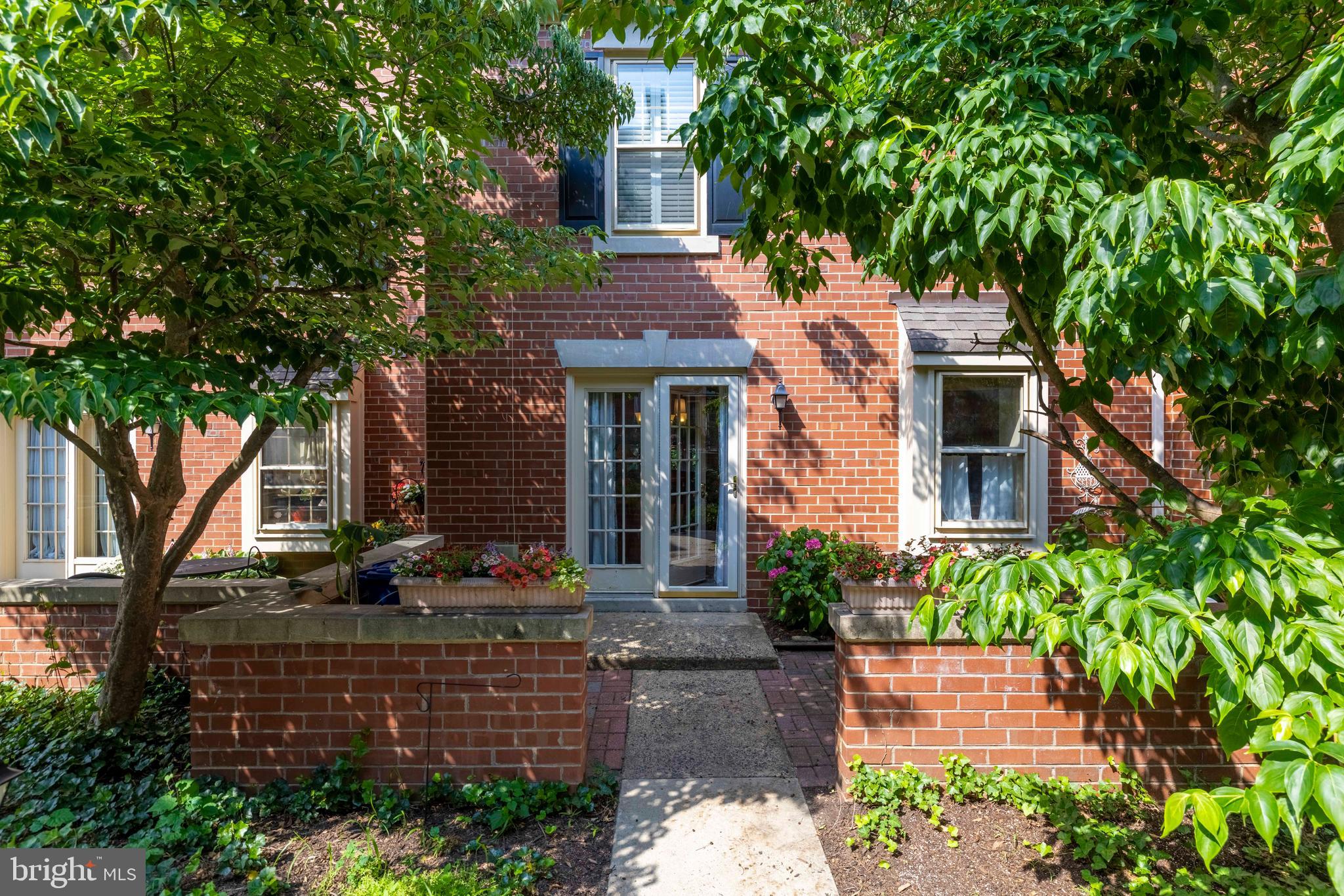 CHESTNUT HILL - Residential