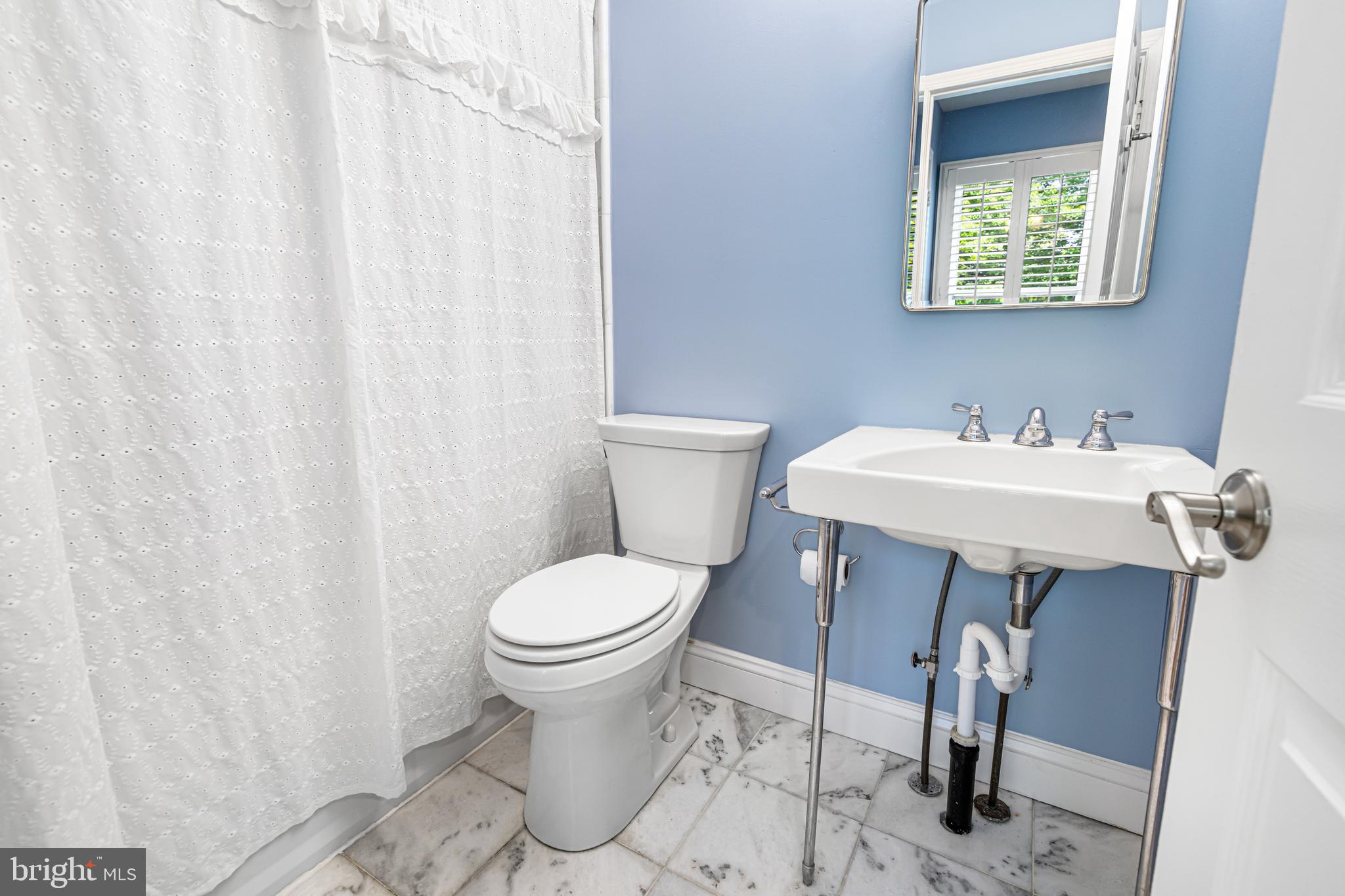CHESTNUT HILL - Residential