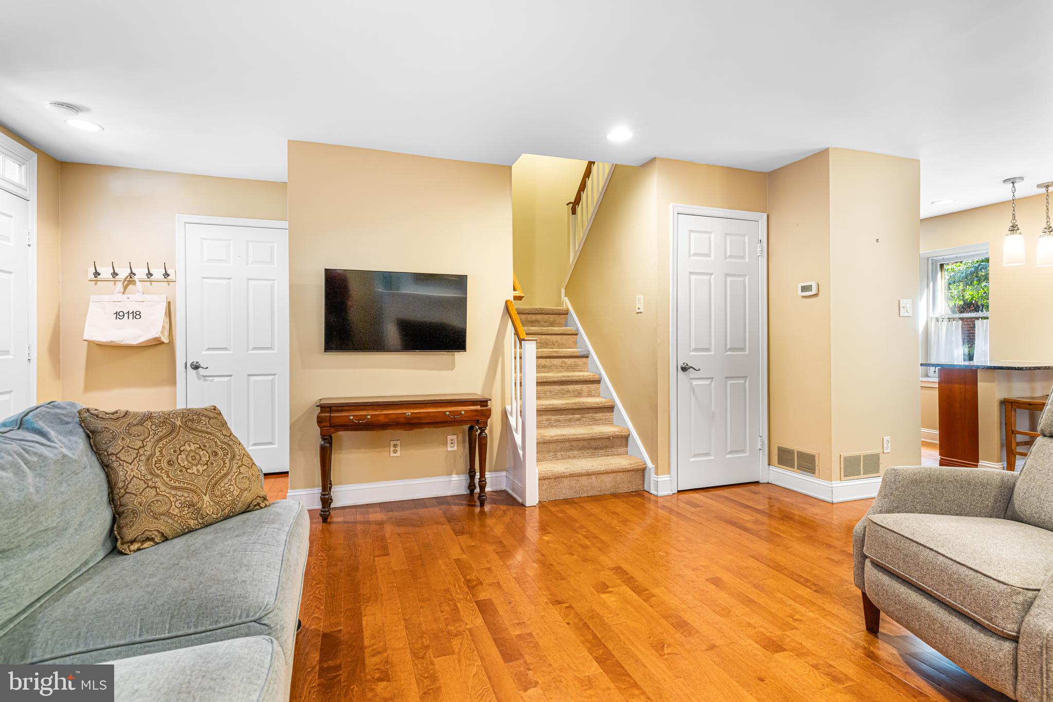 CHESTNUT HILL - Residential