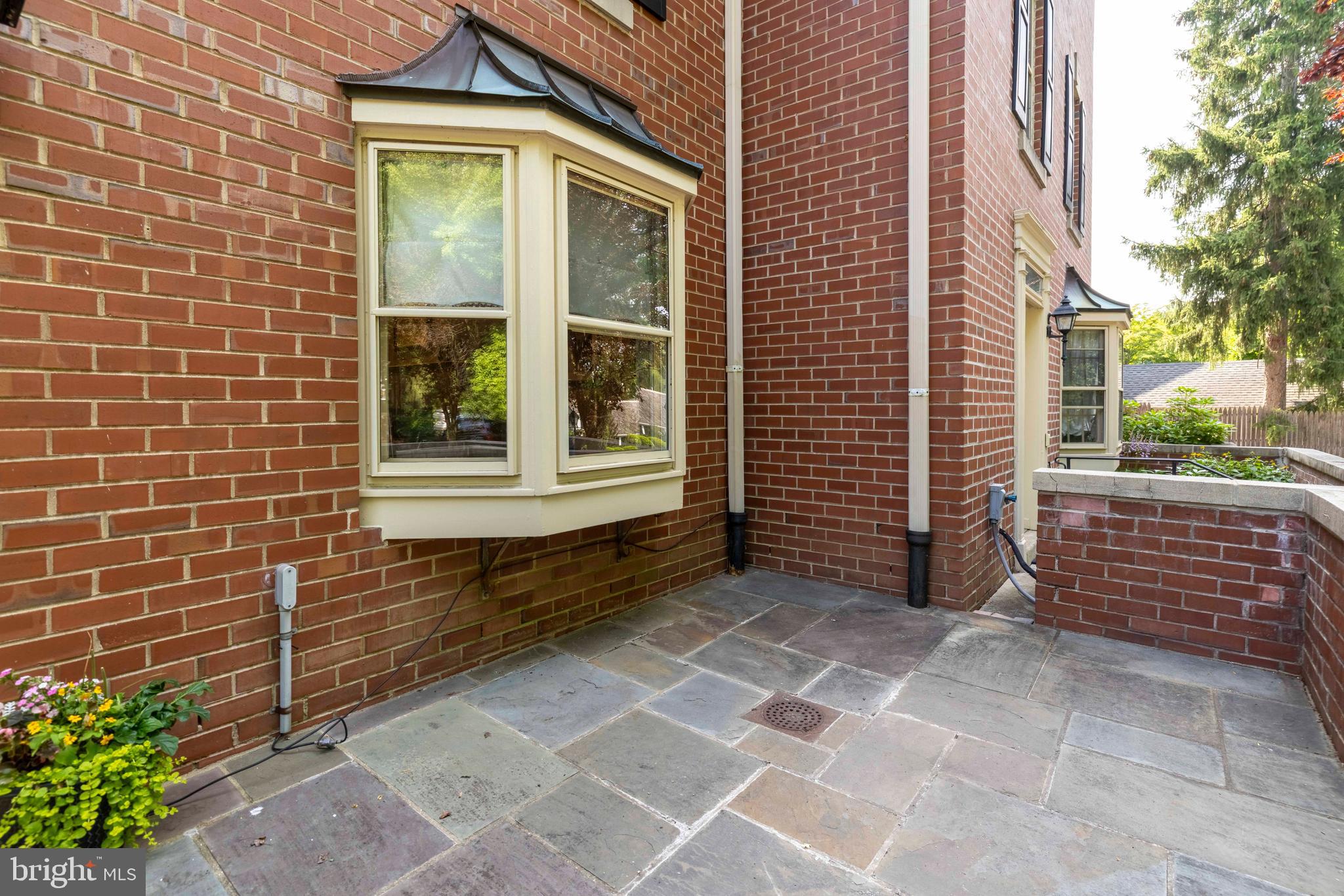 CHESTNUT HILL - Residential