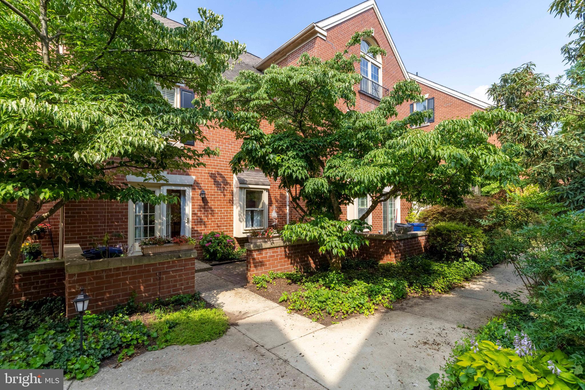 CHESTNUT HILL - Residential