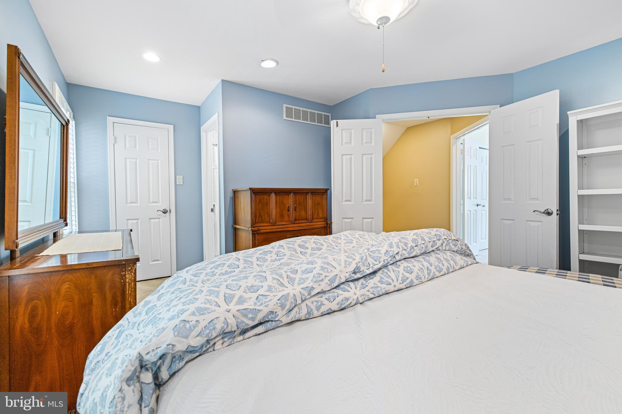 CHESTNUT HILL - Residential