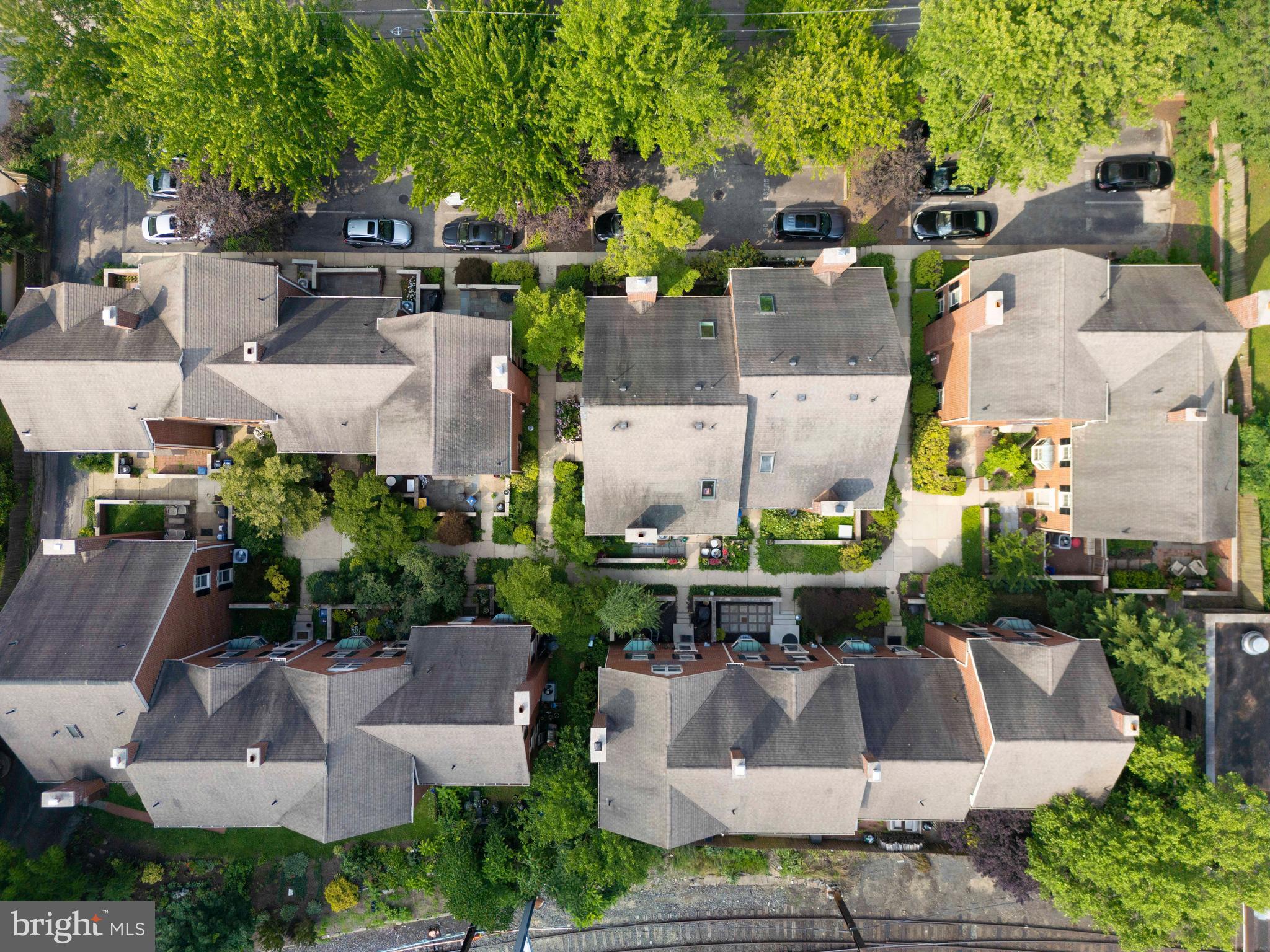 CHESTNUT HILL - Residential
