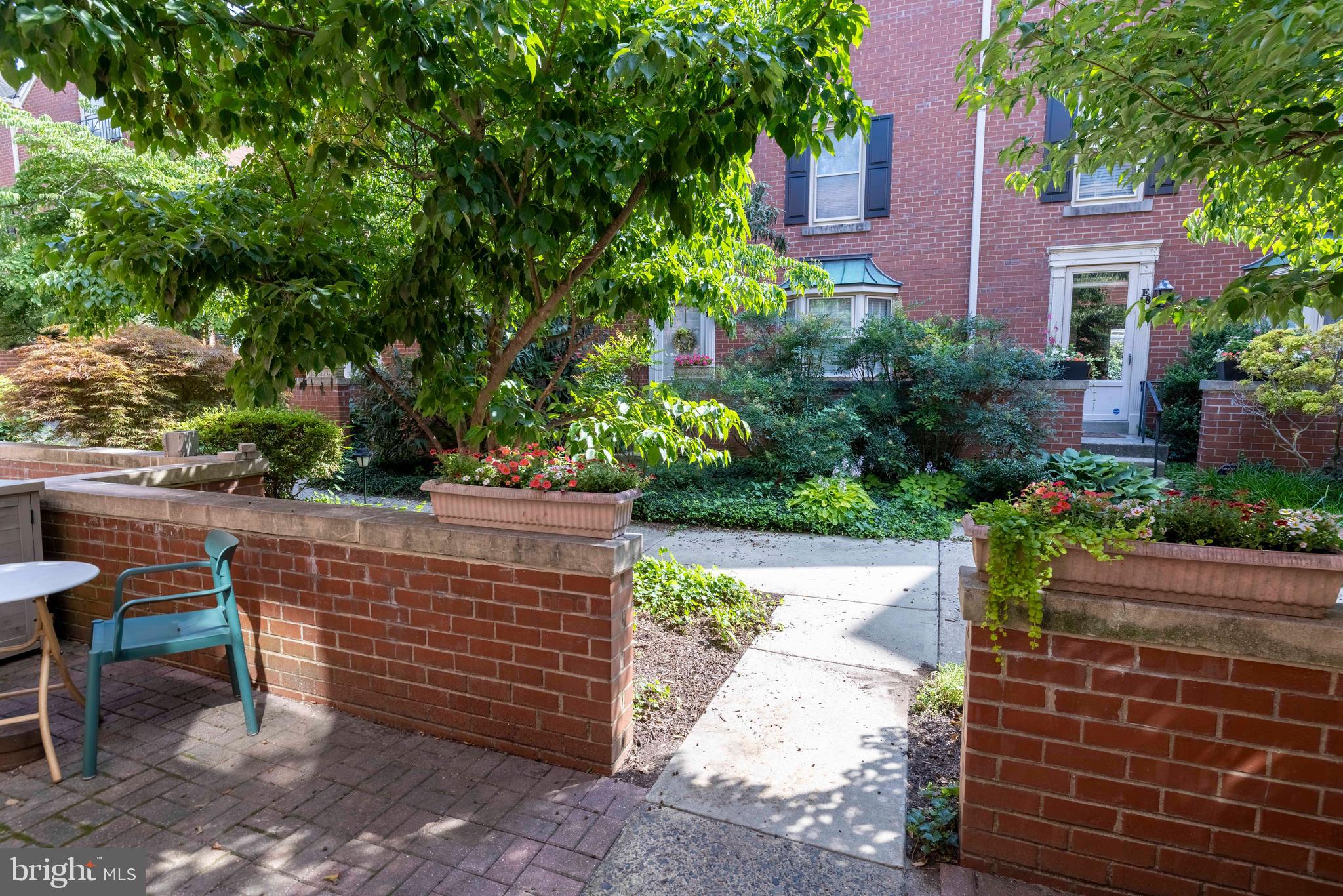 CHESTNUT HILL - Residential