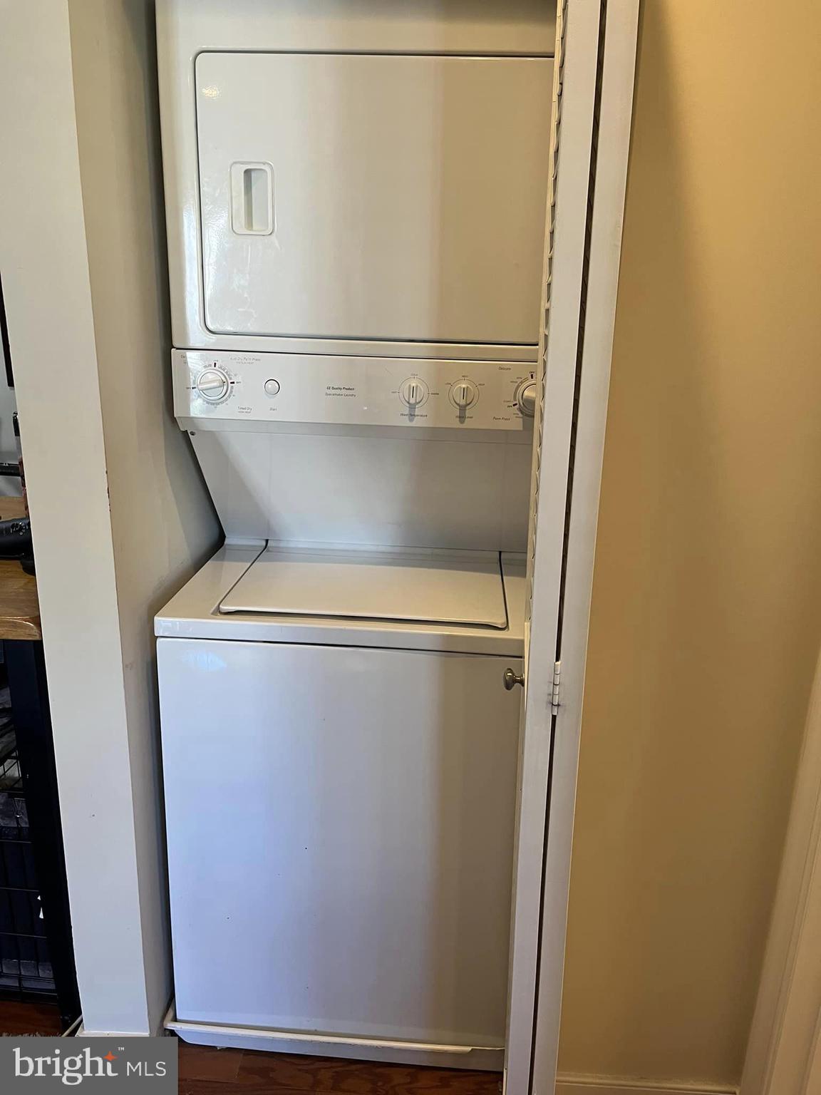 WEST VILLAGE OF SHIRLINGTON - Residential Lease