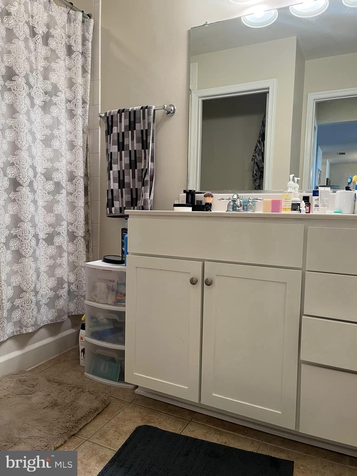 WEST VILLAGE OF SHIRLINGTON - Residential Lease