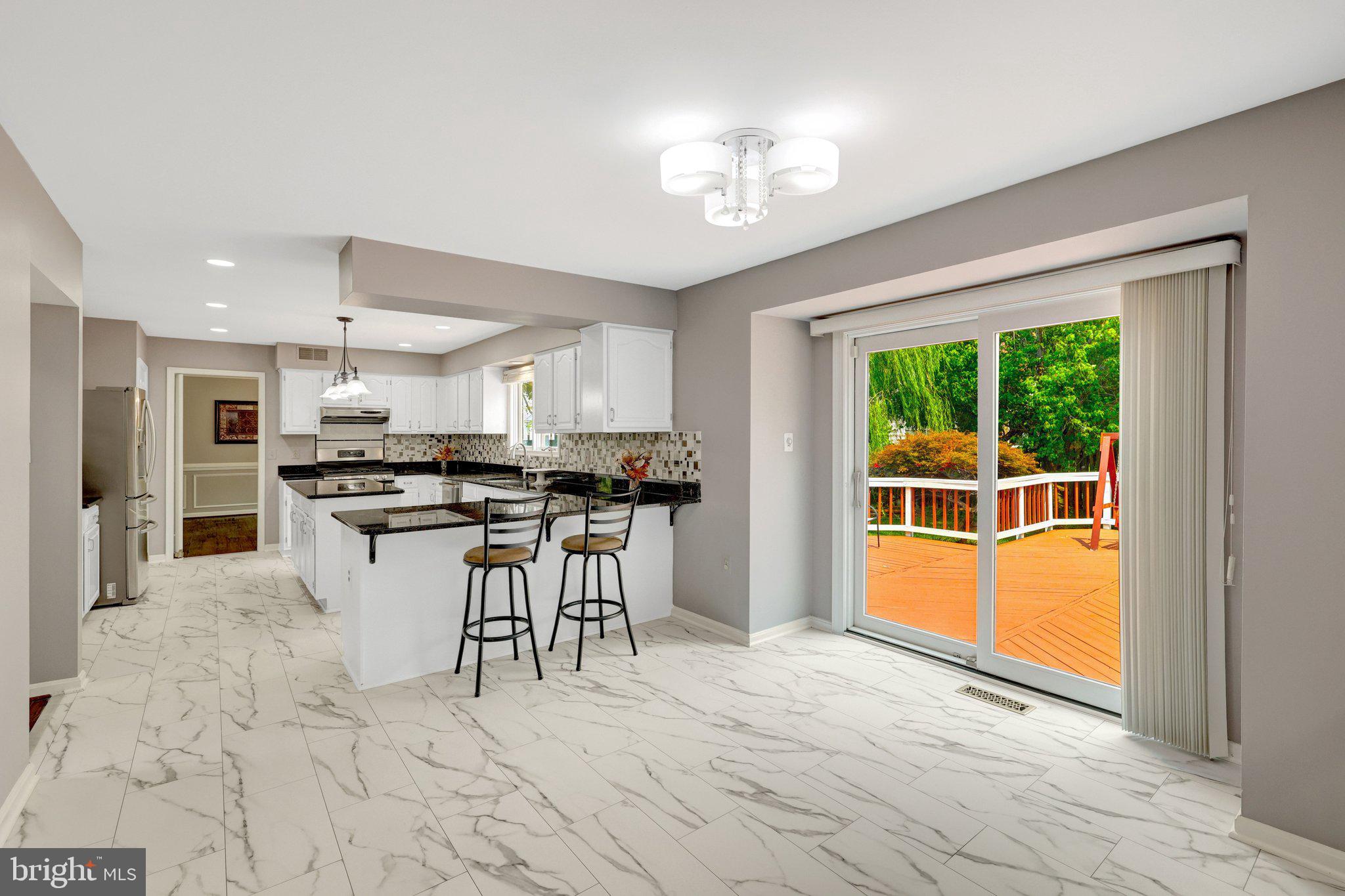 FOUR SEASONS - Residential