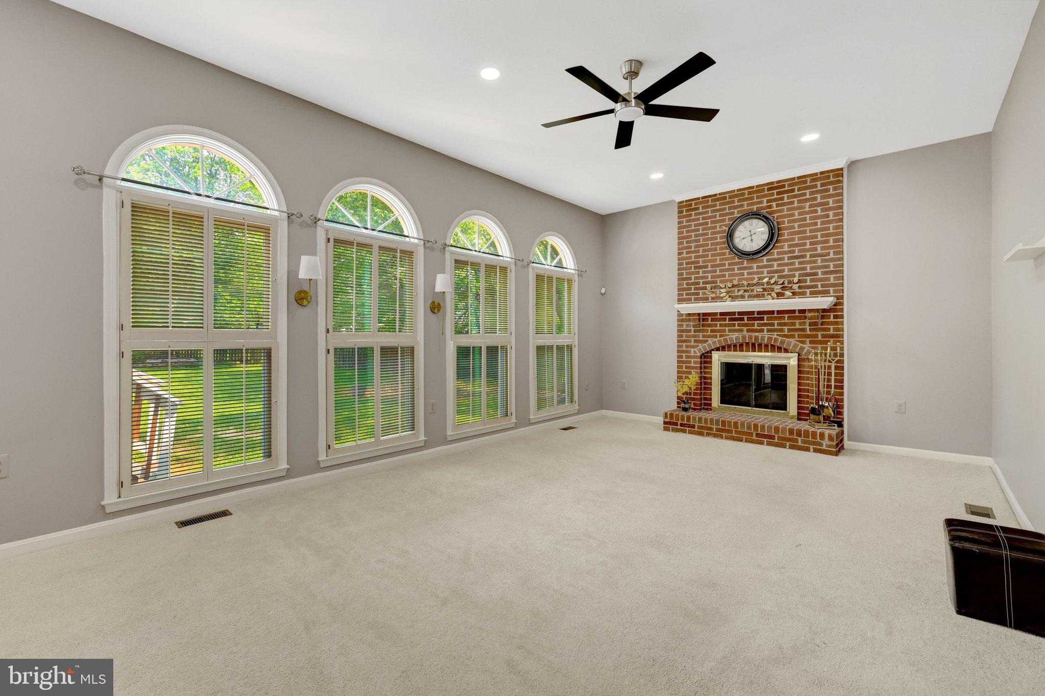 FOUR SEASONS - Residential