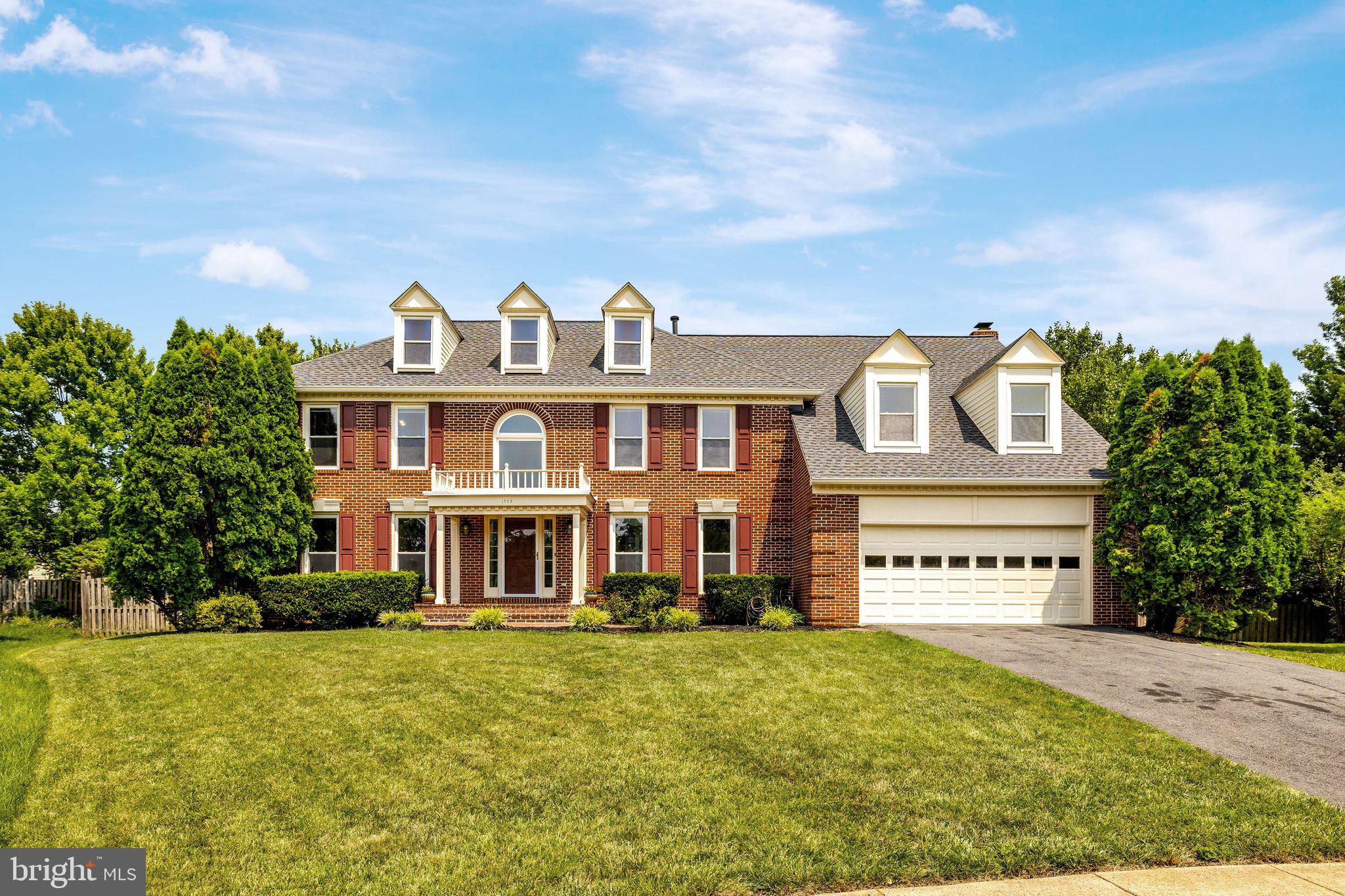 FOUR SEASONS - Residential