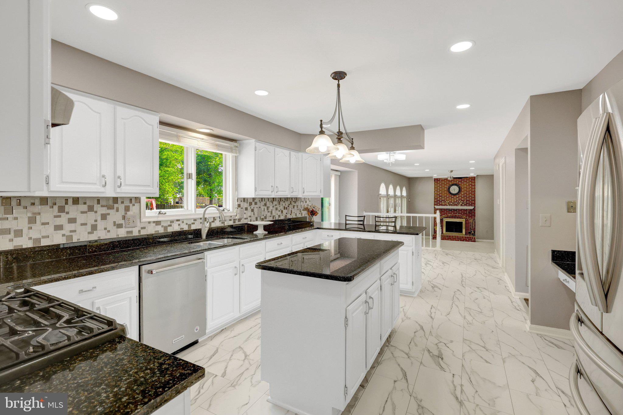 FOUR SEASONS - Residential