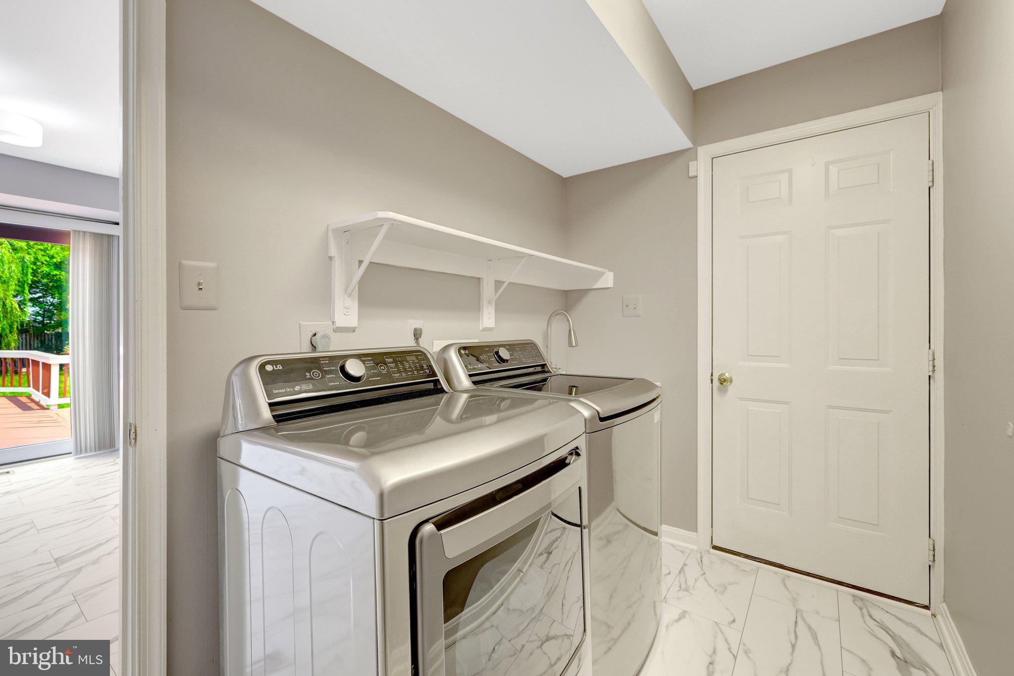 FOUR SEASONS - Residential