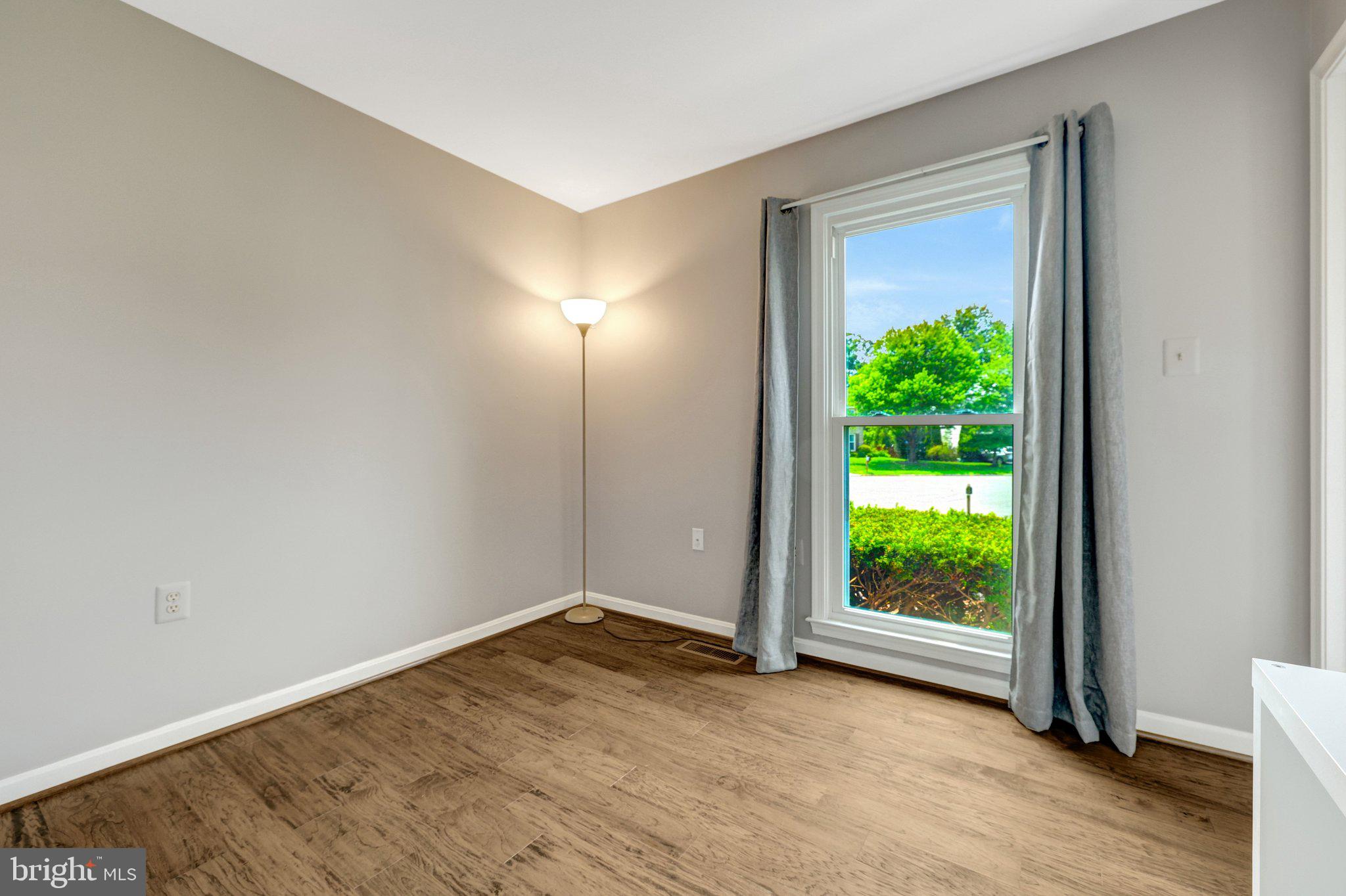 FOUR SEASONS - Residential