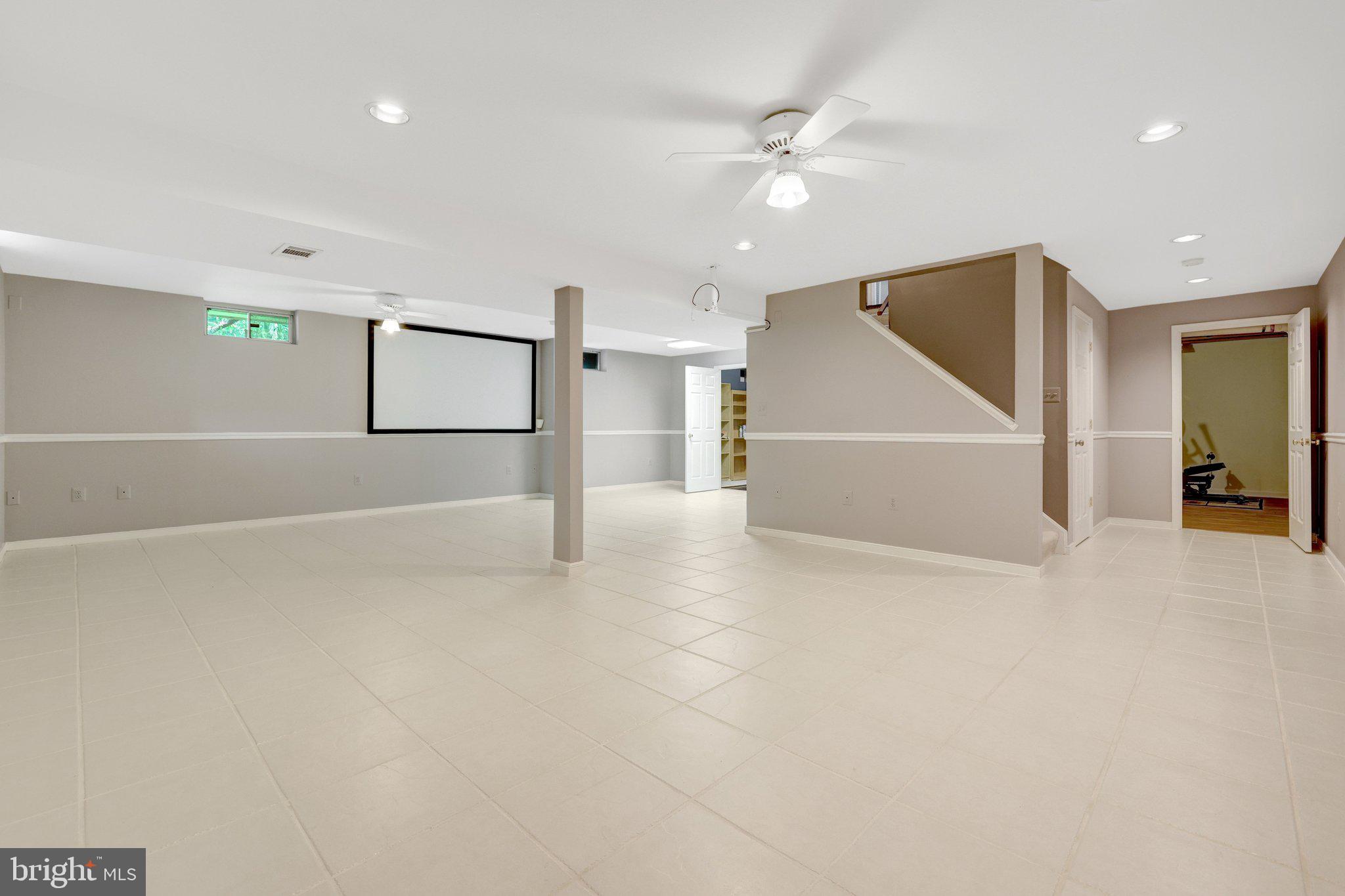 FOUR SEASONS - Residential