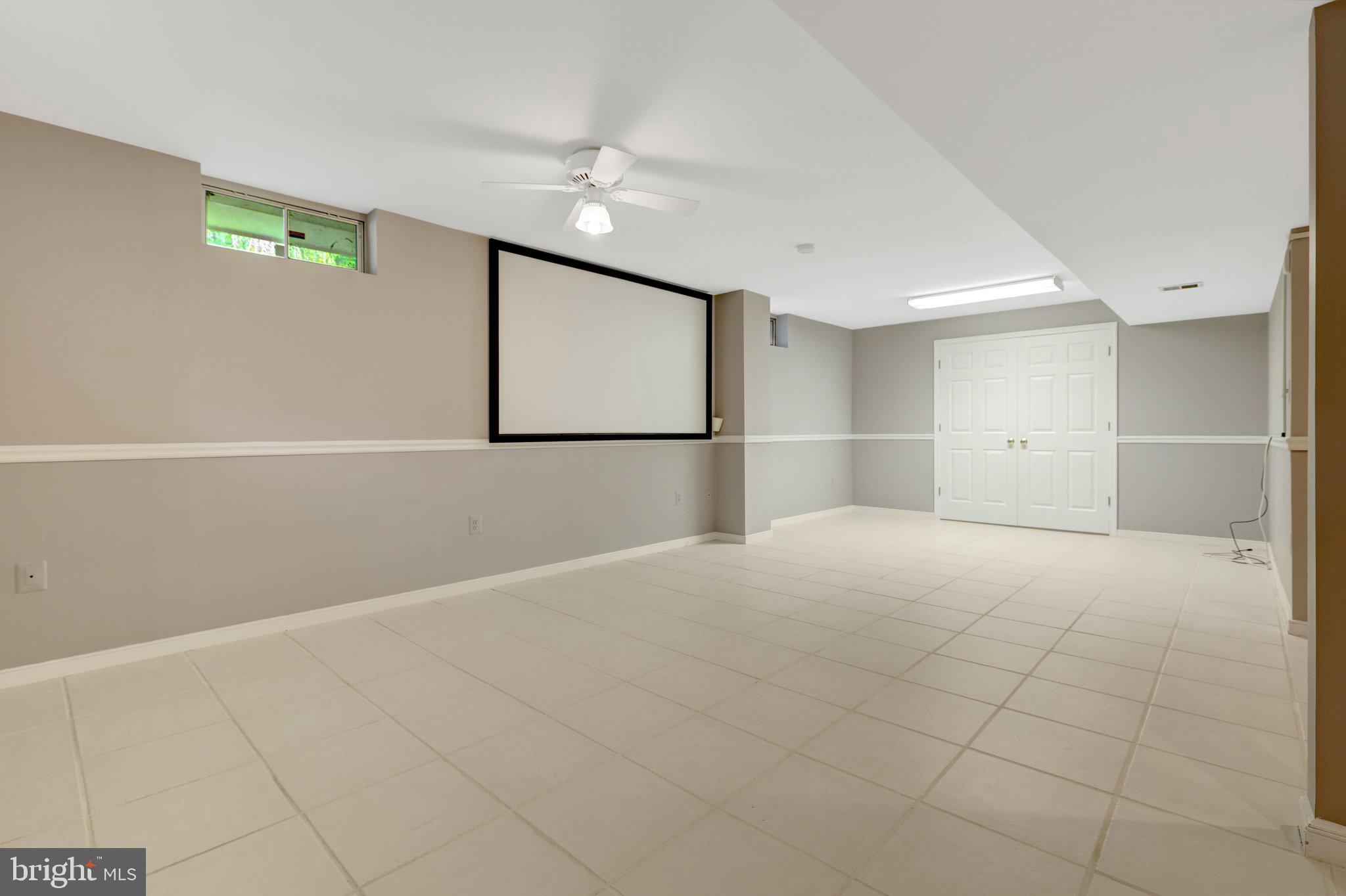 FOUR SEASONS - Residential