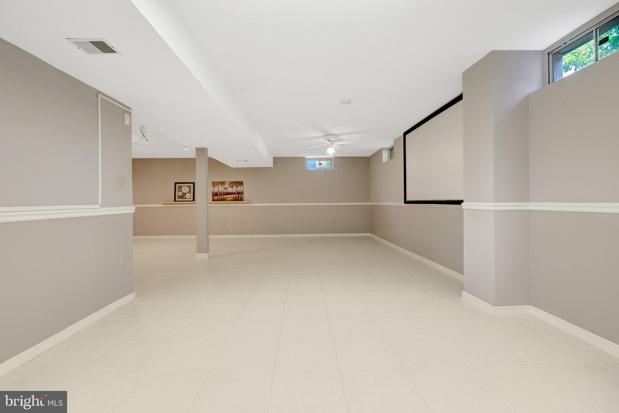 FOUR SEASONS - Residential