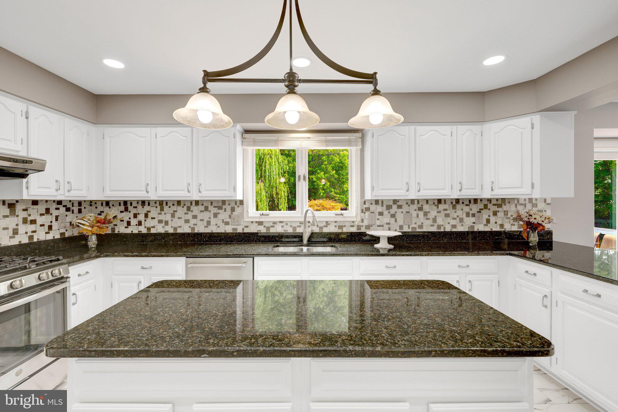 FOUR SEASONS - Residential