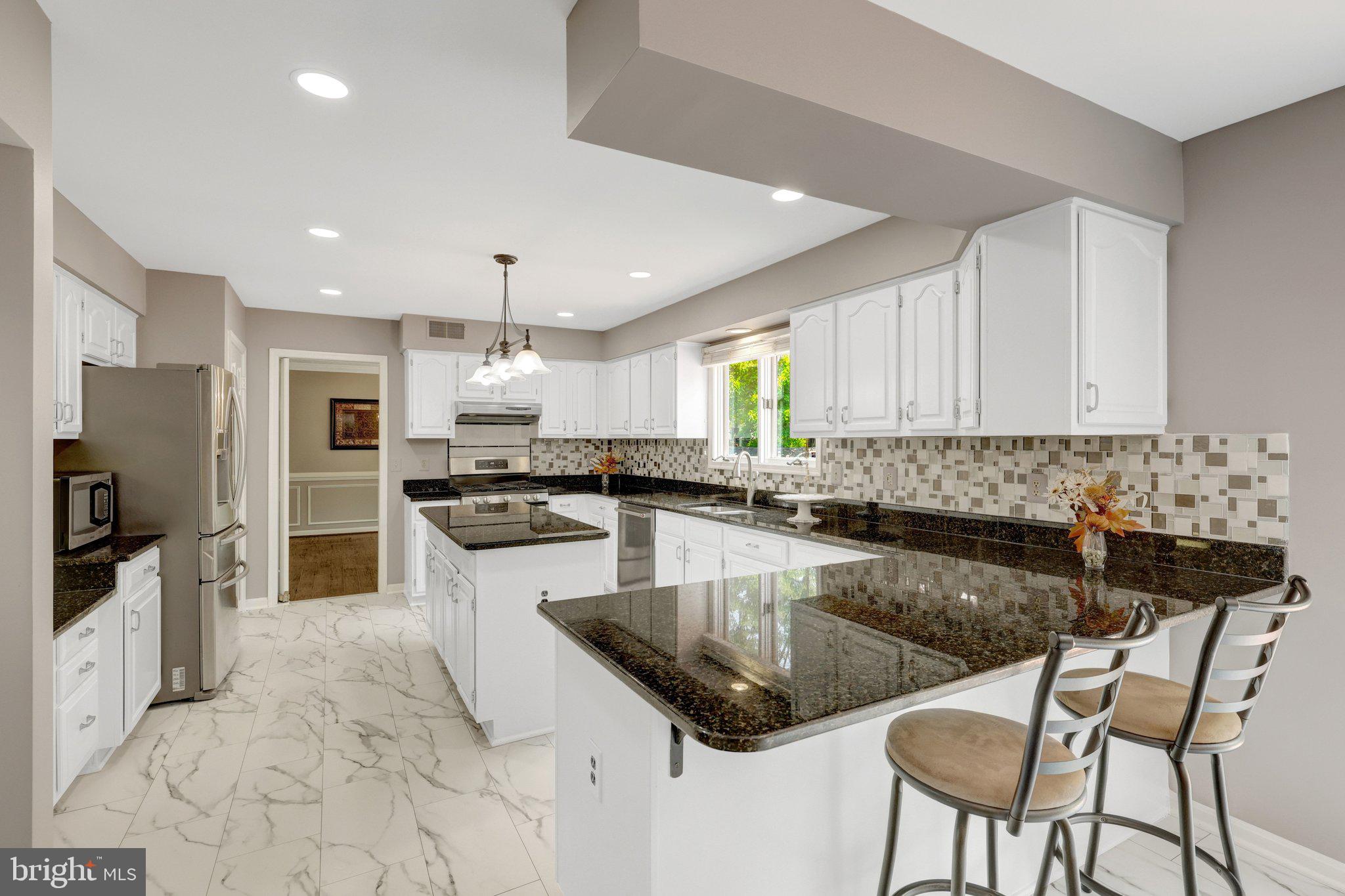 FOUR SEASONS - Residential