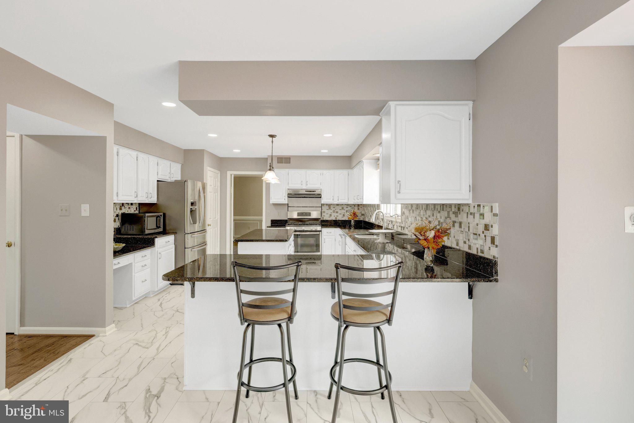 FOUR SEASONS - Residential