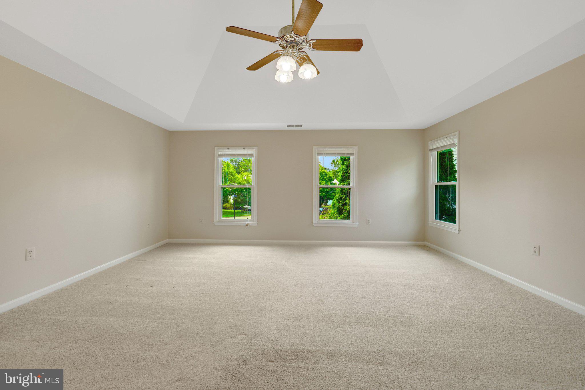 FOUR SEASONS - Residential