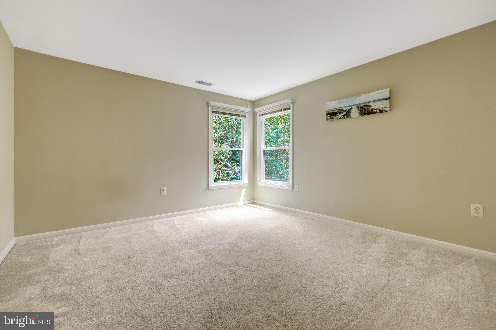 FOUR SEASONS - Residential