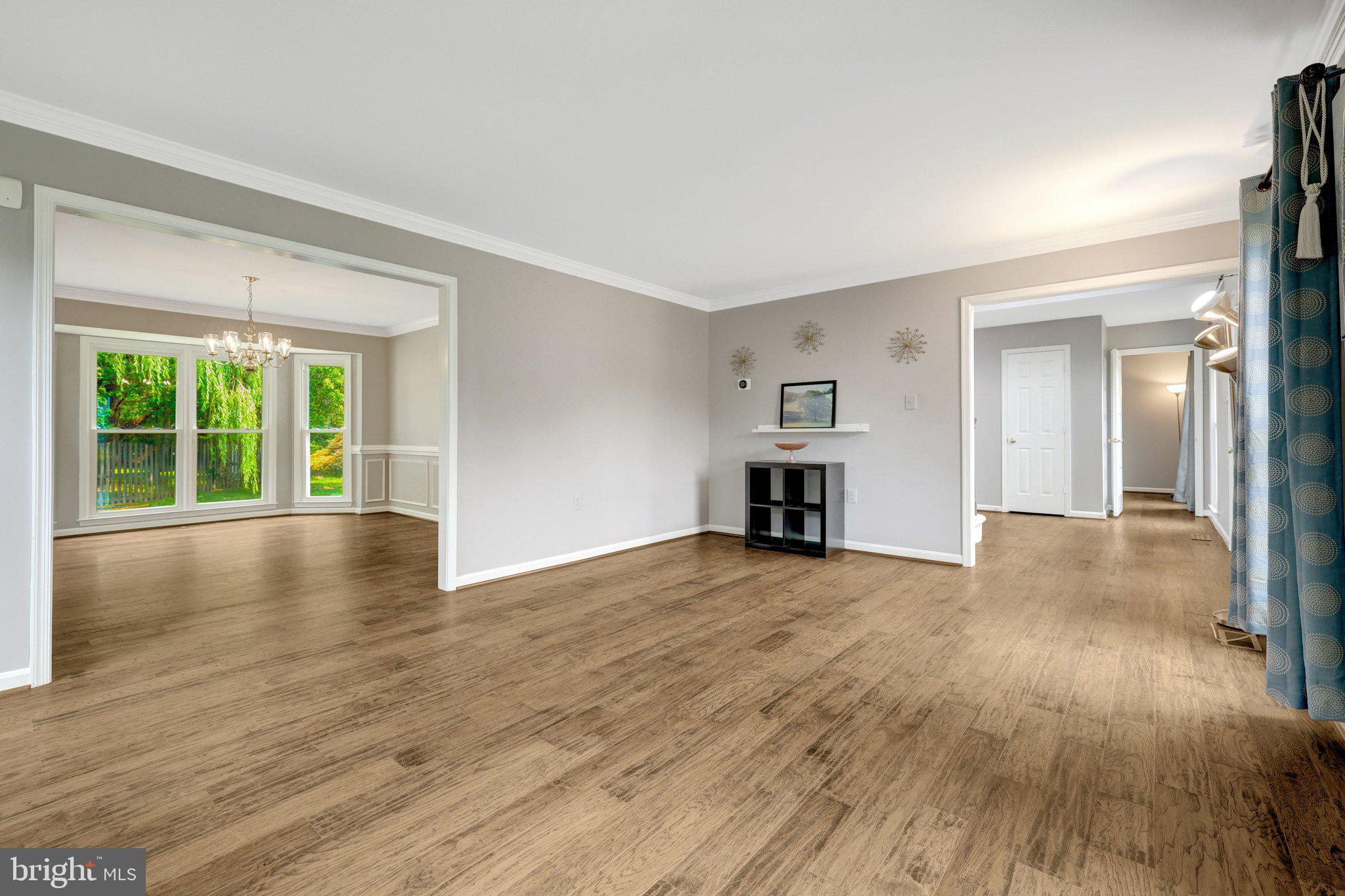 FOUR SEASONS - Residential