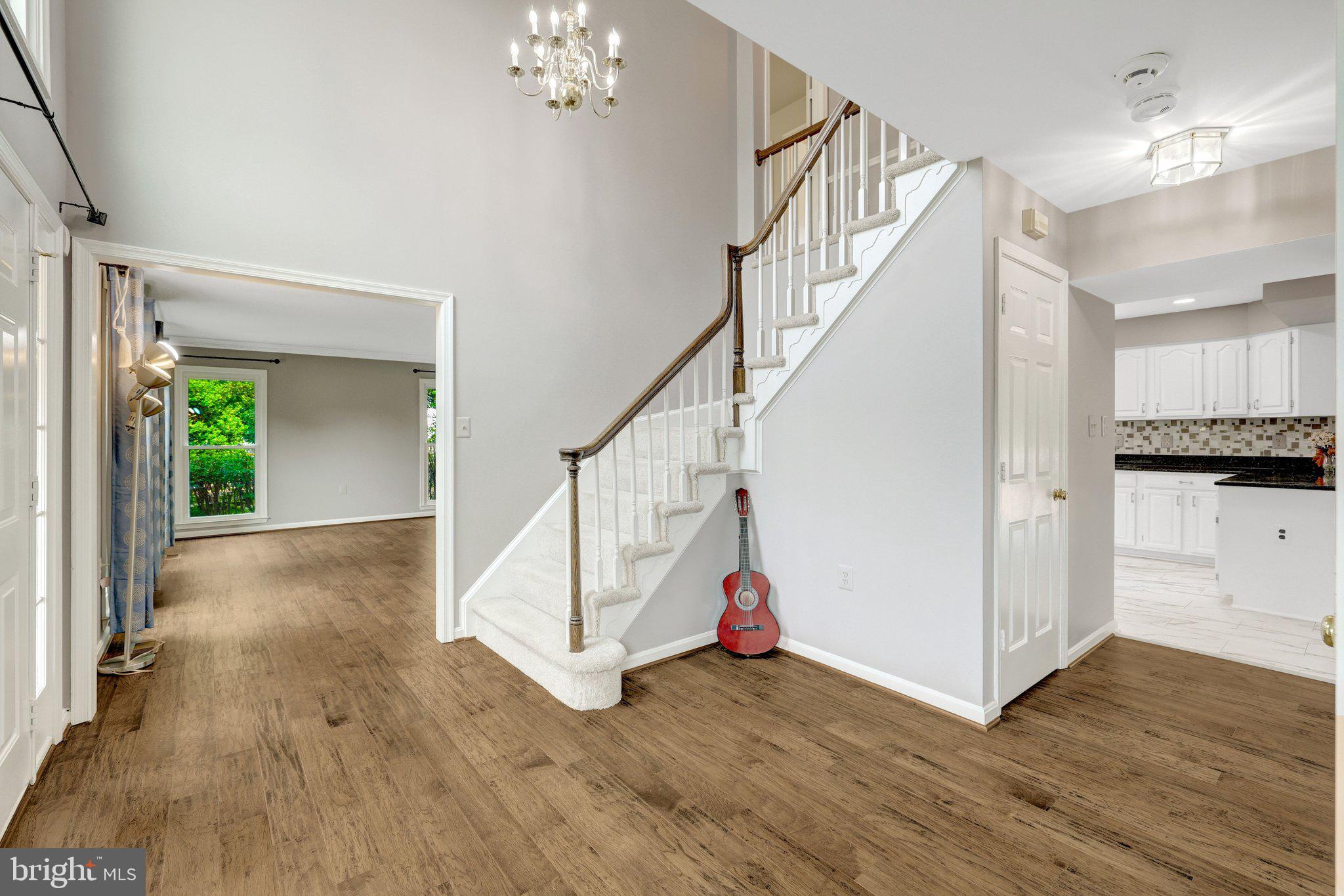 FOUR SEASONS - Residential