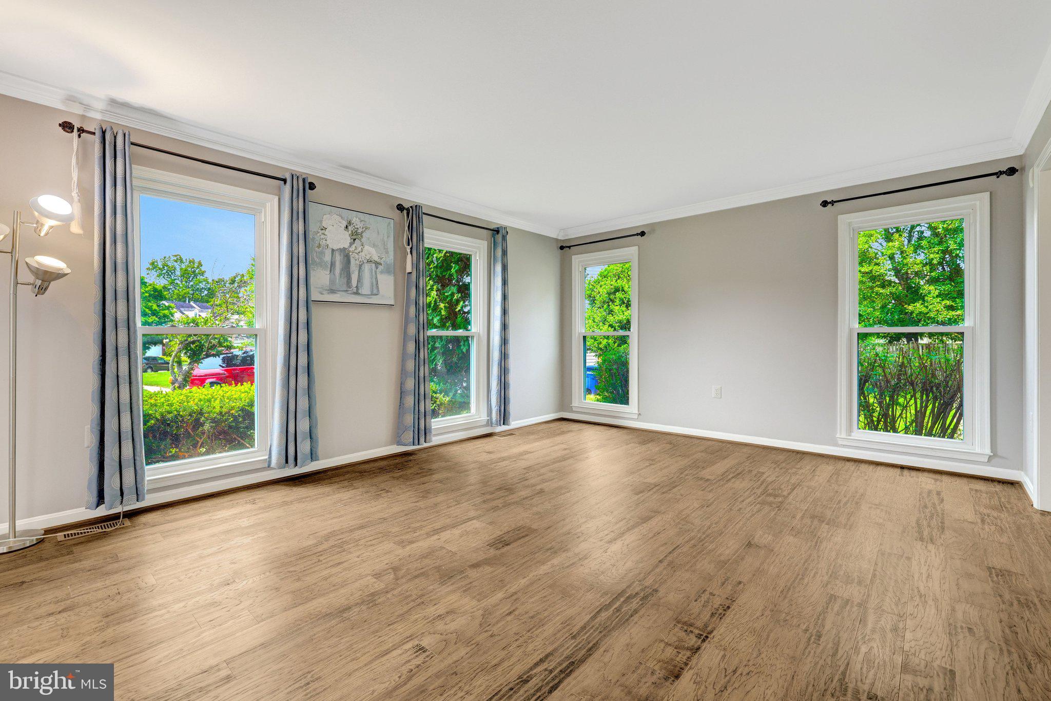 FOUR SEASONS - Residential