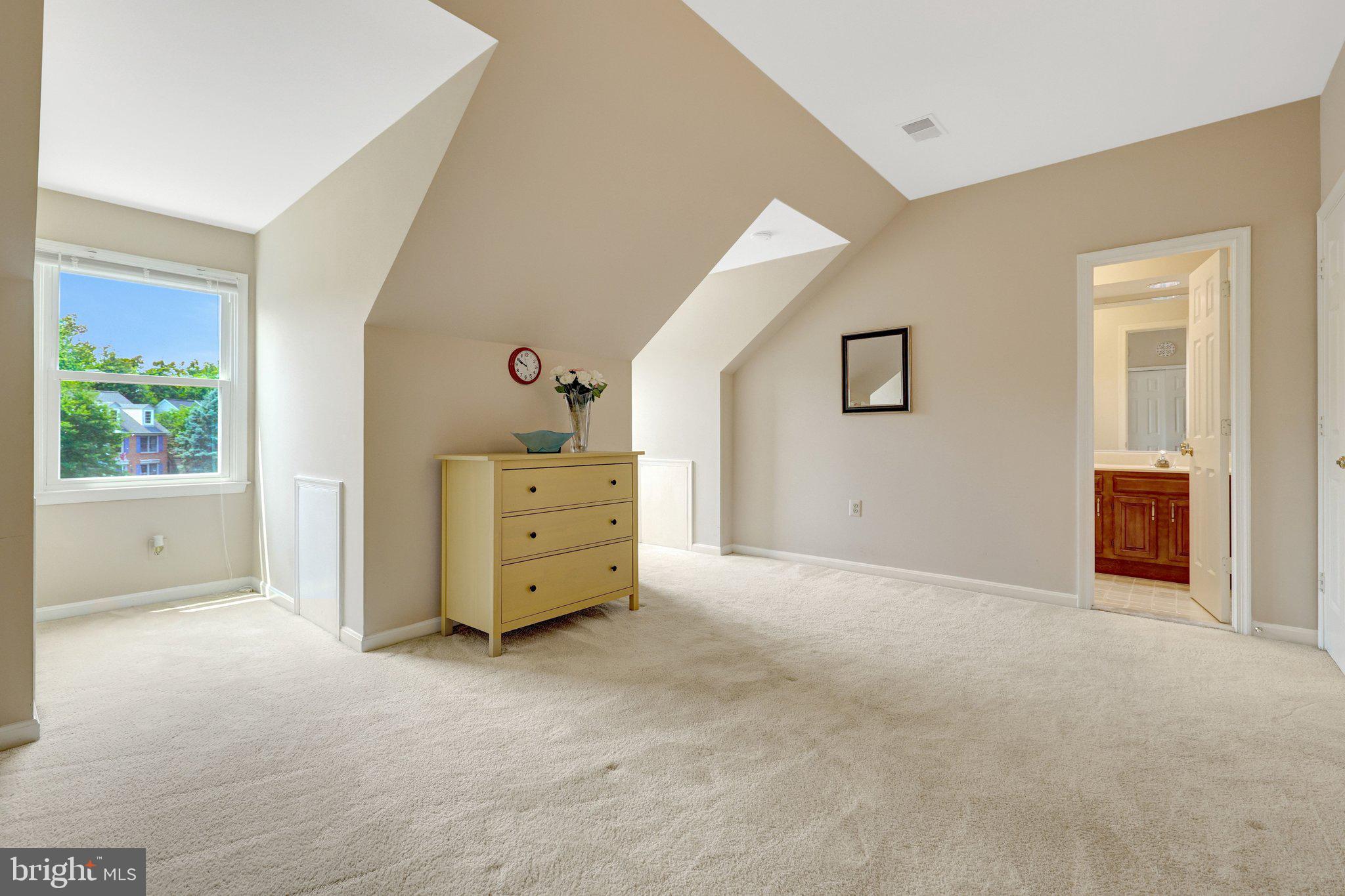 FOUR SEASONS - Residential