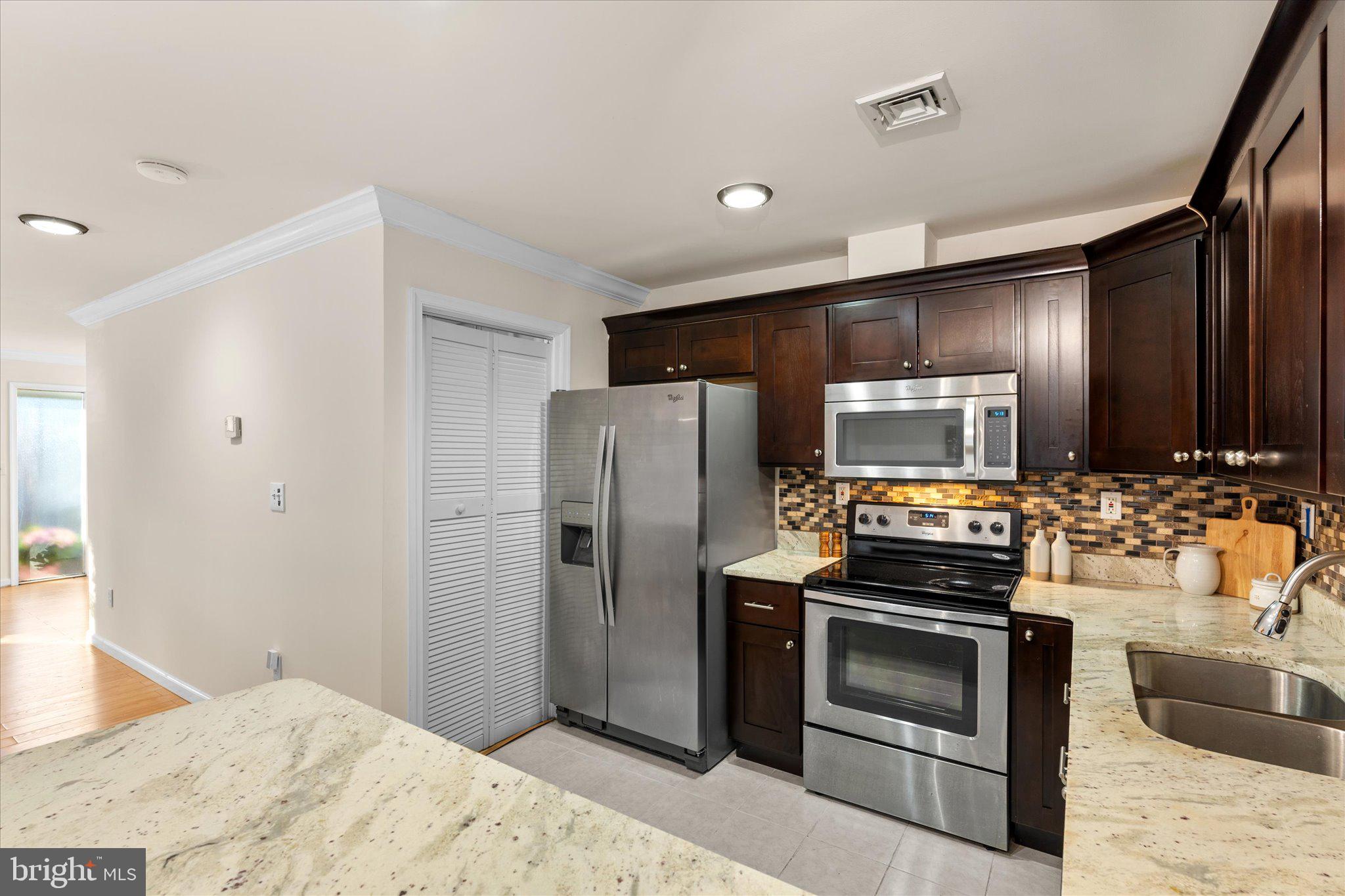 RESTON - Residential
