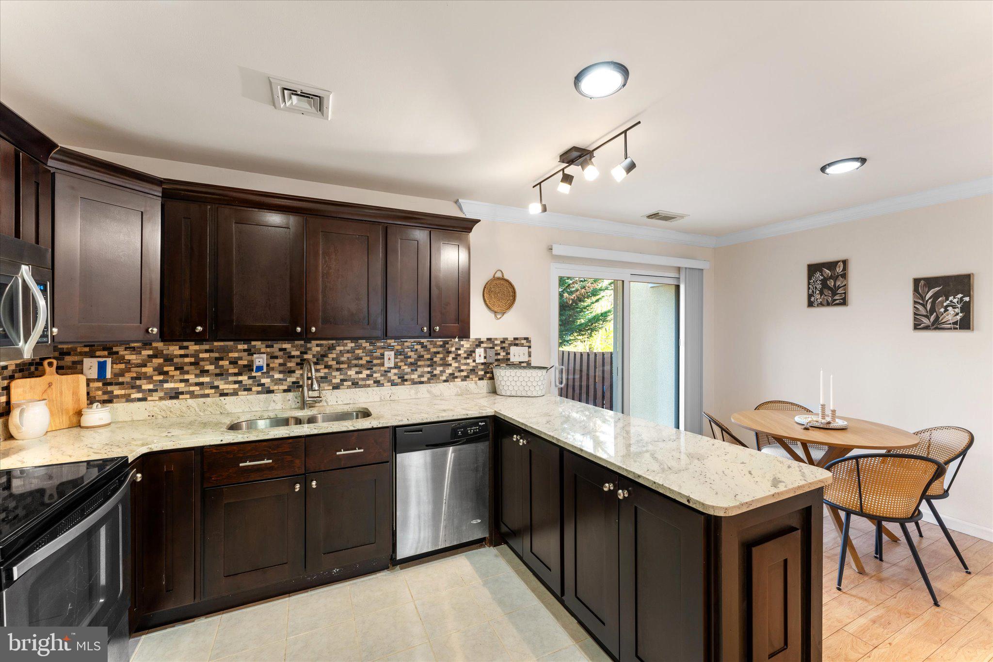 RESTON - Residential